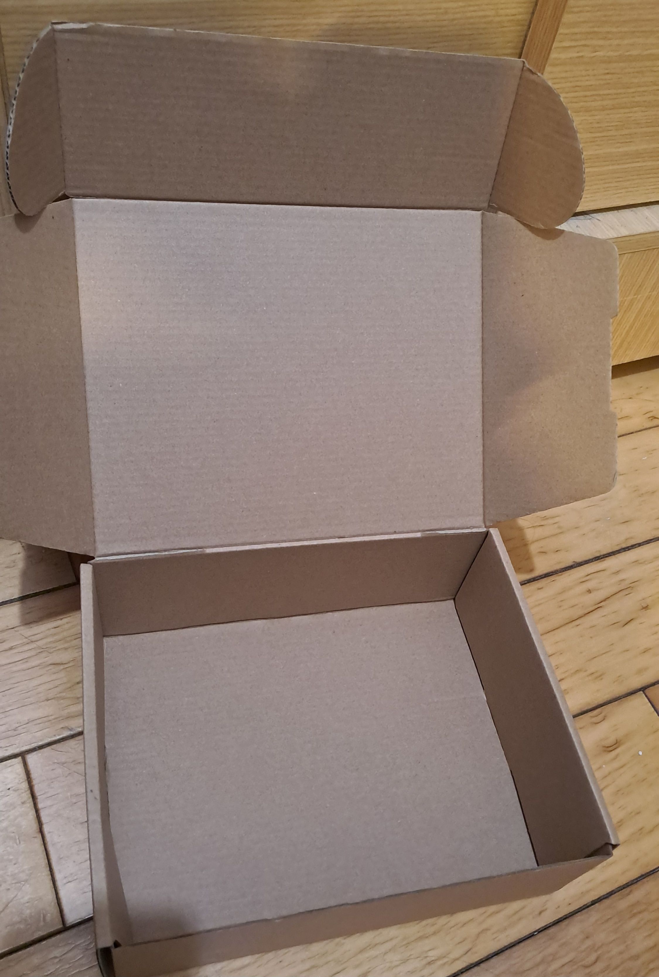 飛機盒，有需要再選購（選此項免選包手費10元）