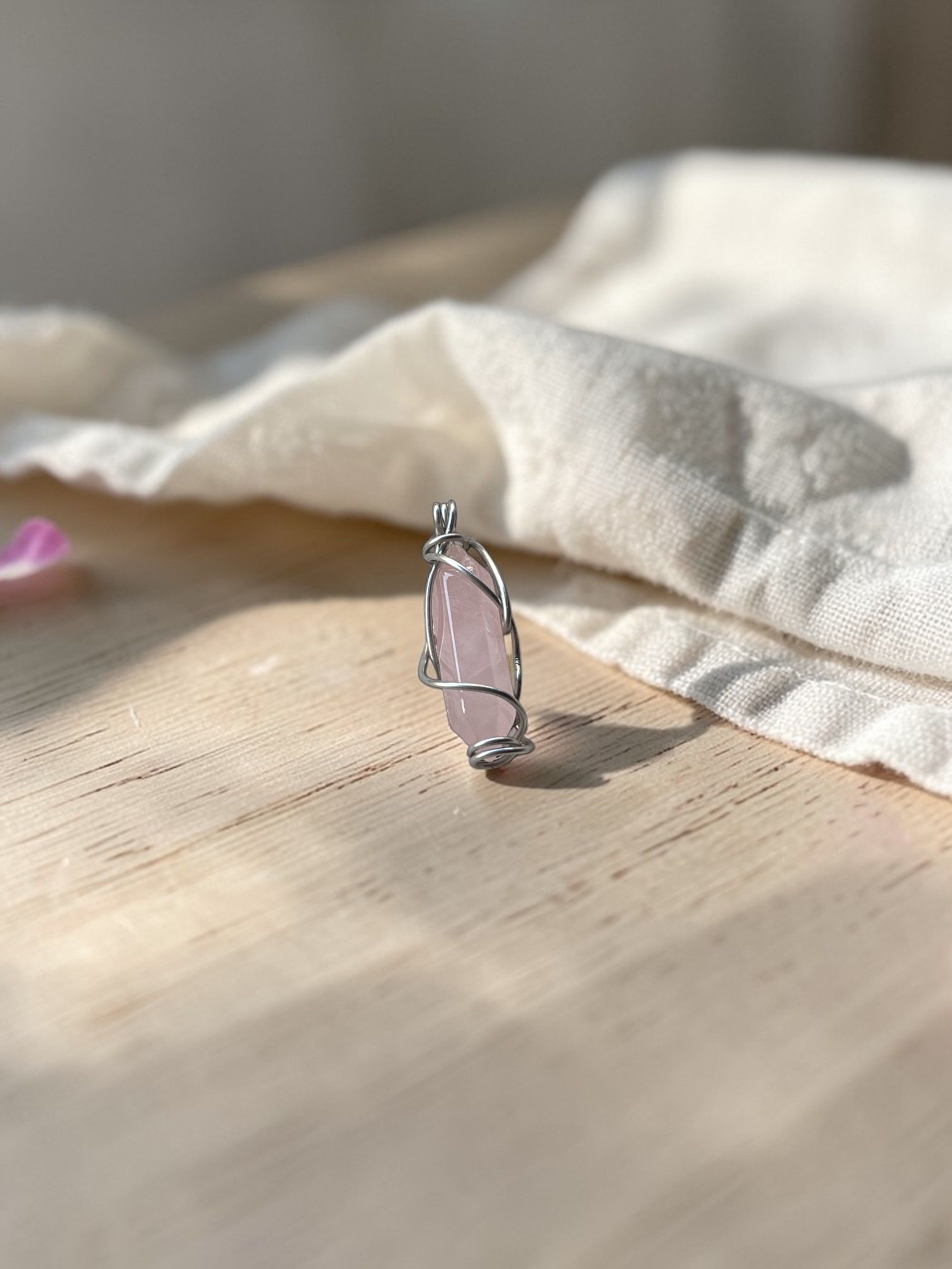 桃花緣起｜天然粉水晶能量六角柱吊墜/配飾