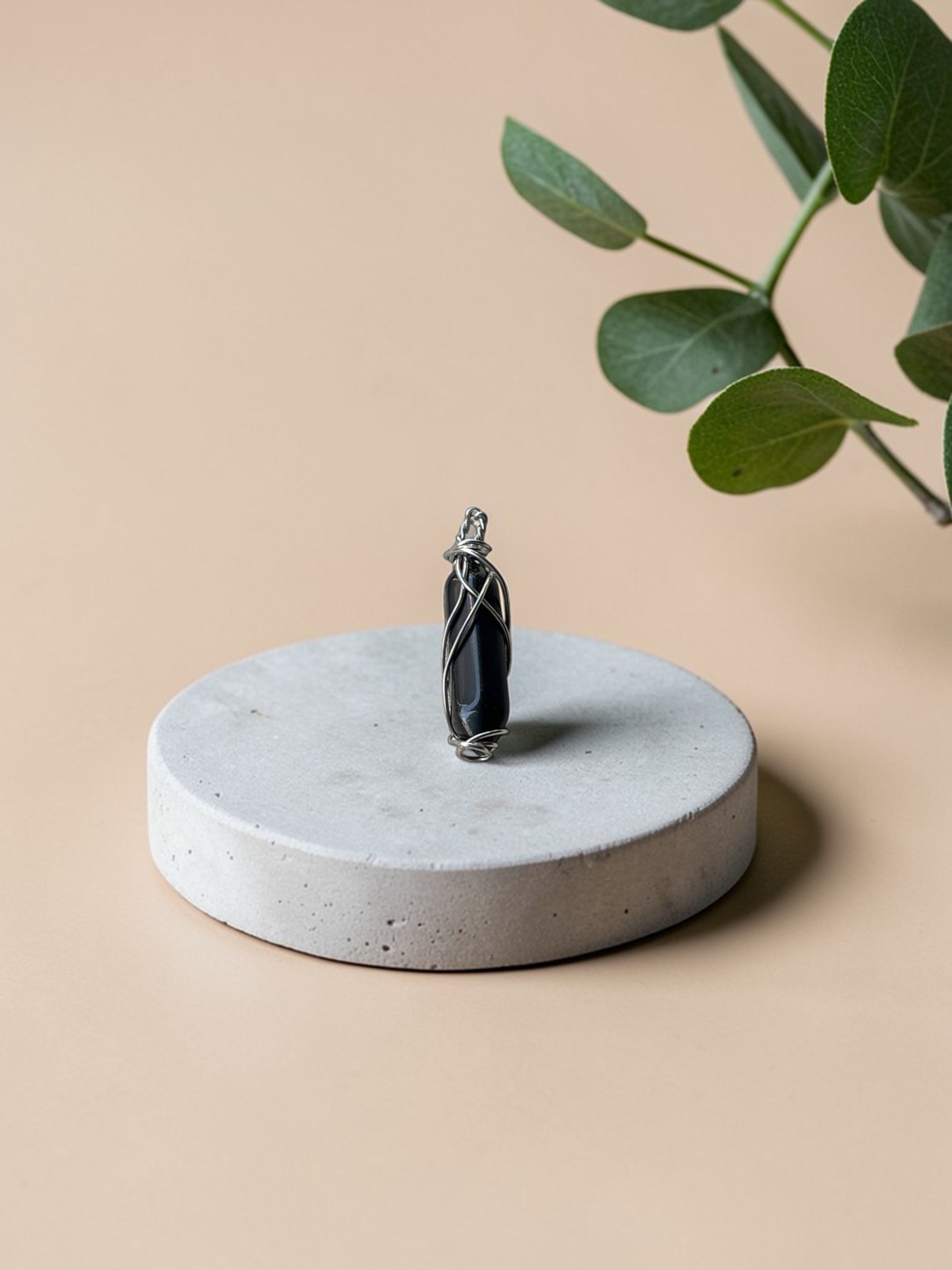 勇氣之光｜極簡黑曜石六角柱・職場守護療癒吊墜