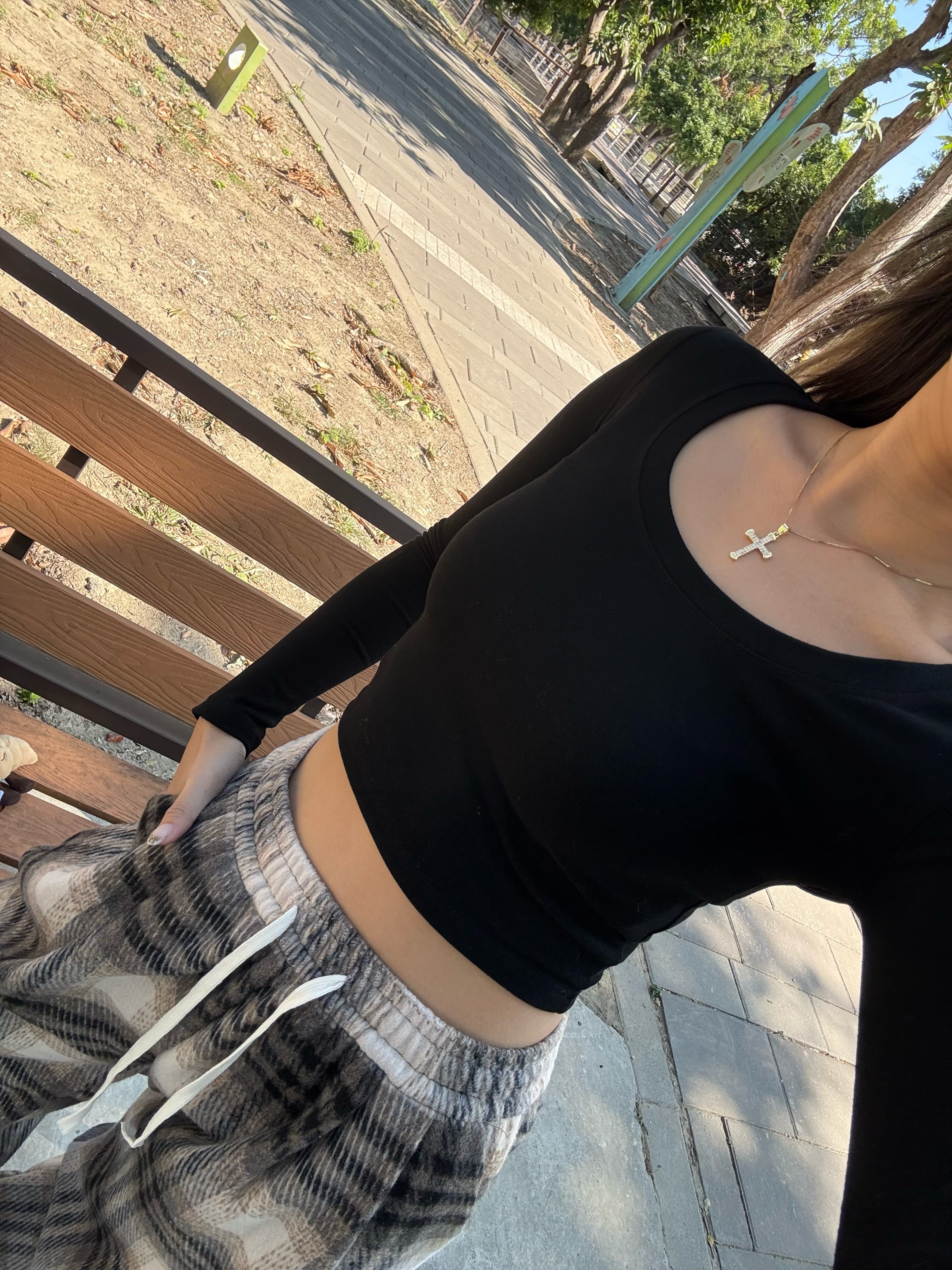 磨毛保暖能耍辣🖤🩶🤍歐美 圓領 修身 短版 露肚 貼身 長袖上衣