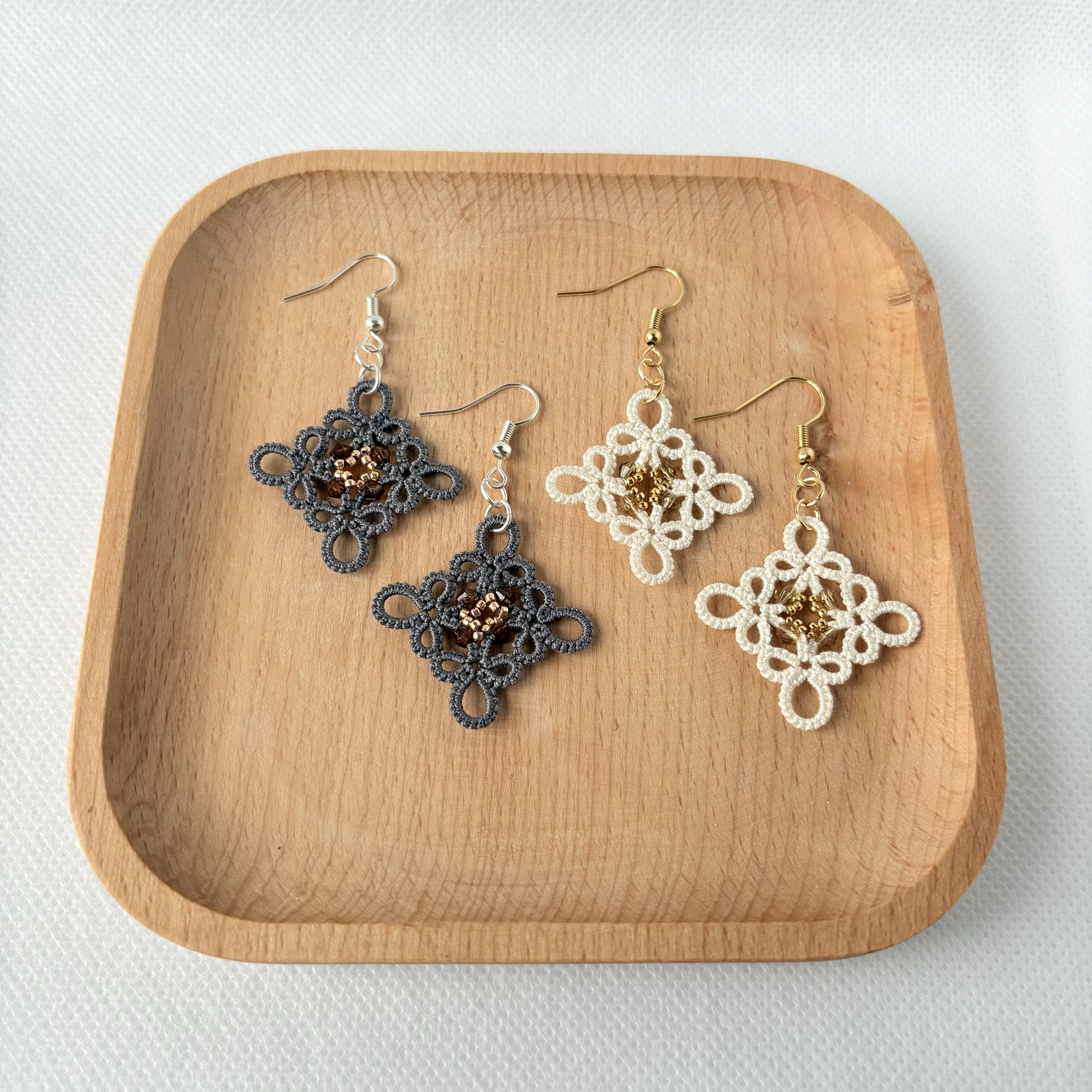 氣質耳環｜梭編蕾絲幾何菱｜不繡鋼耳針不易過敏｜日常簡約手作飾品