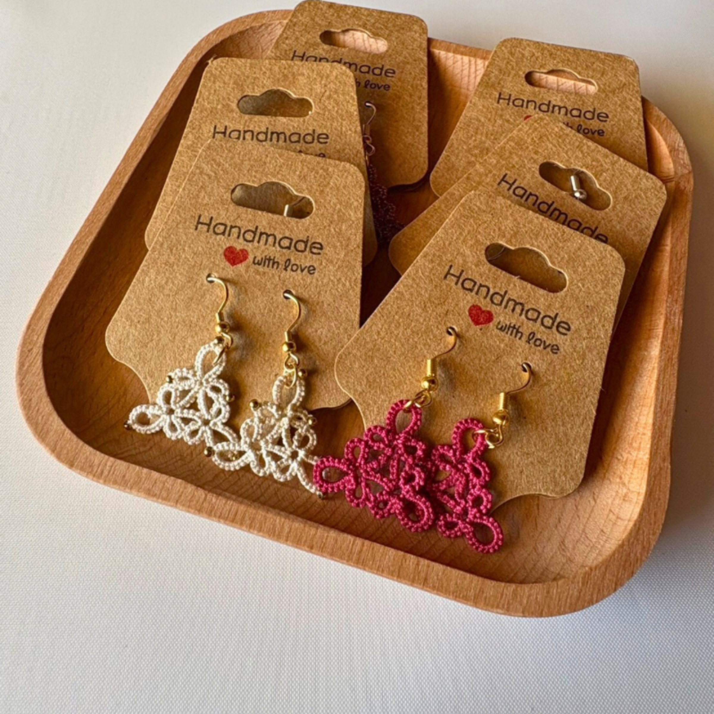 氣質耳環｜梭編蕾絲幾何三角｜不繡鋼耳針不易過敏｜日常輕盈手作飾品