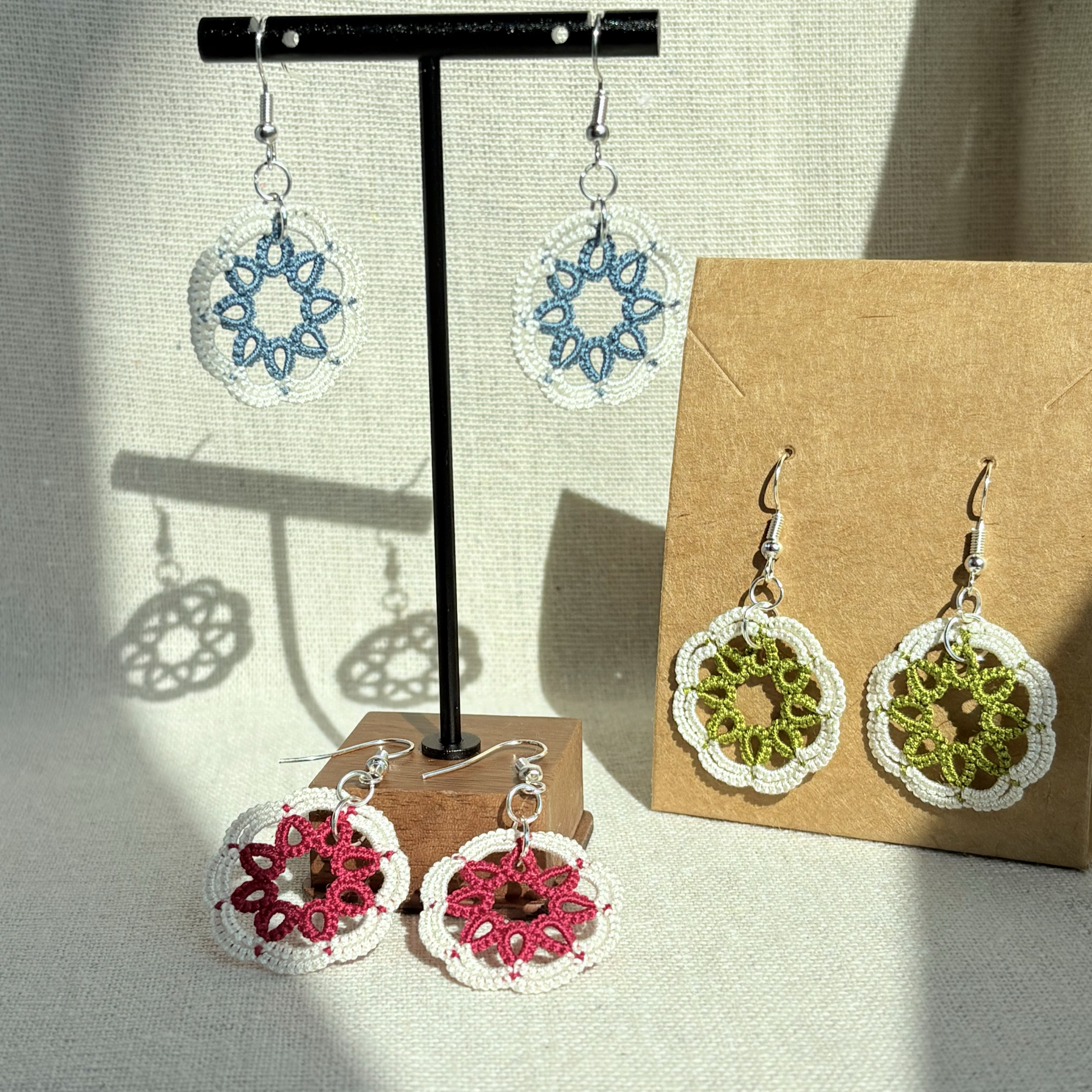 氣質耳環｜梭編蕾絲RBG幾何圓｜不繡鋼耳針不易過敏｜日常輕盈手作飾品