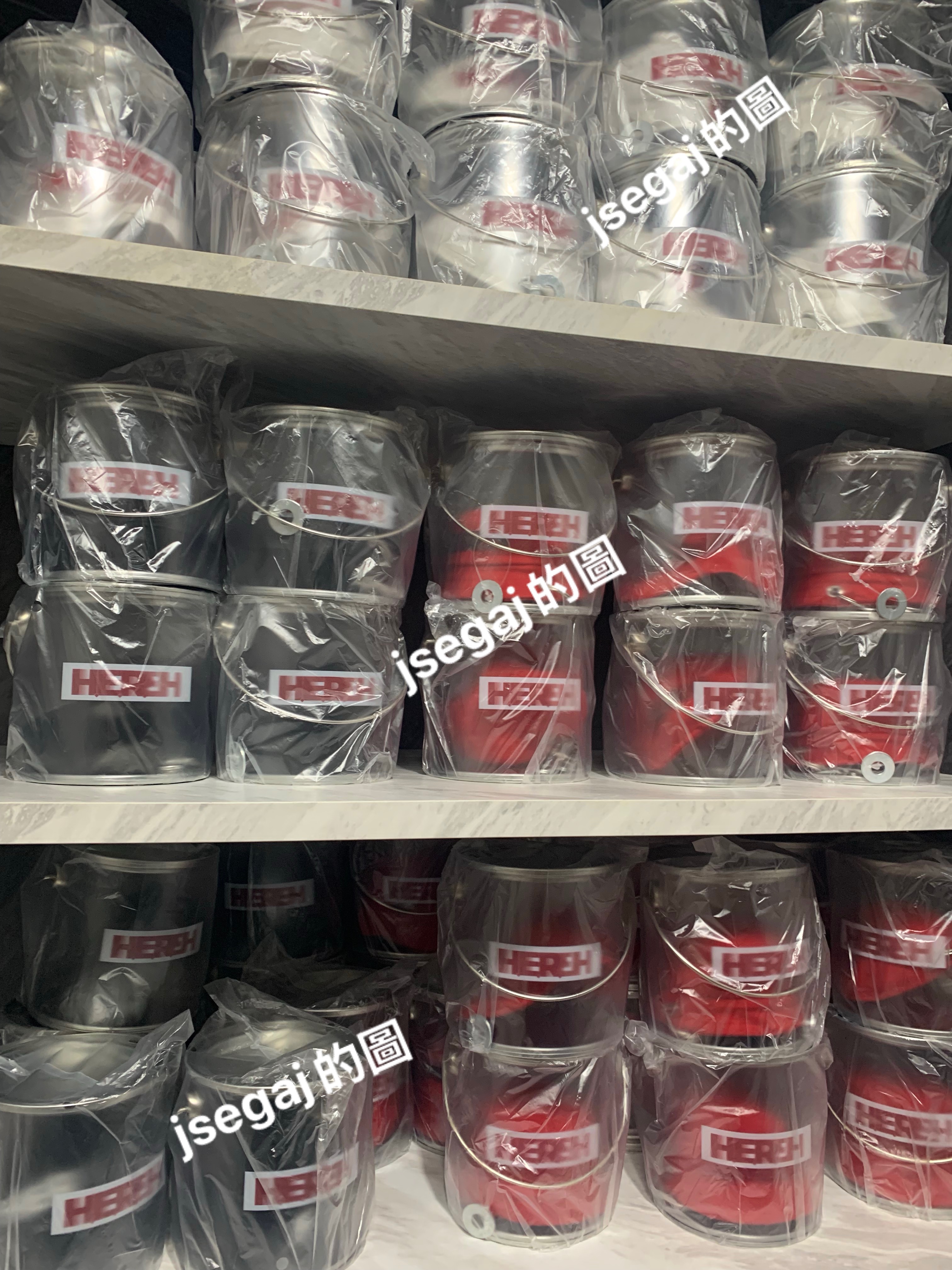 IU罐頭 只剩紅色漁夫帽