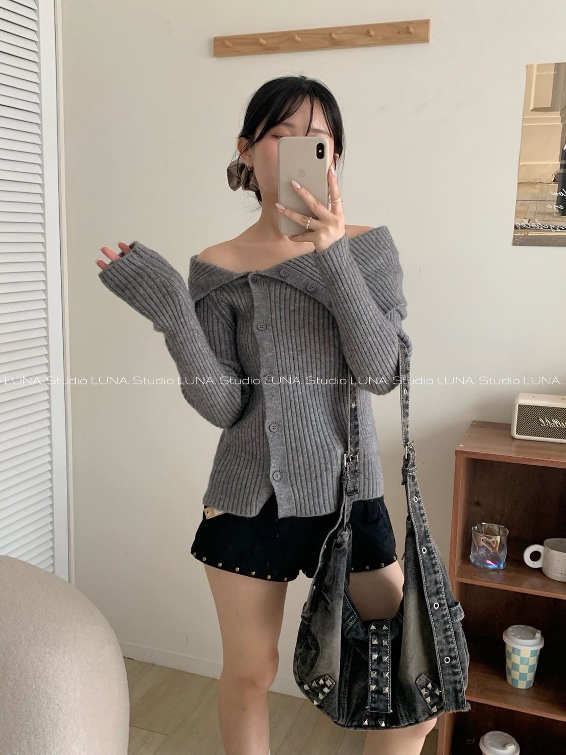 🛒側排釦翻領坑條針織上衣