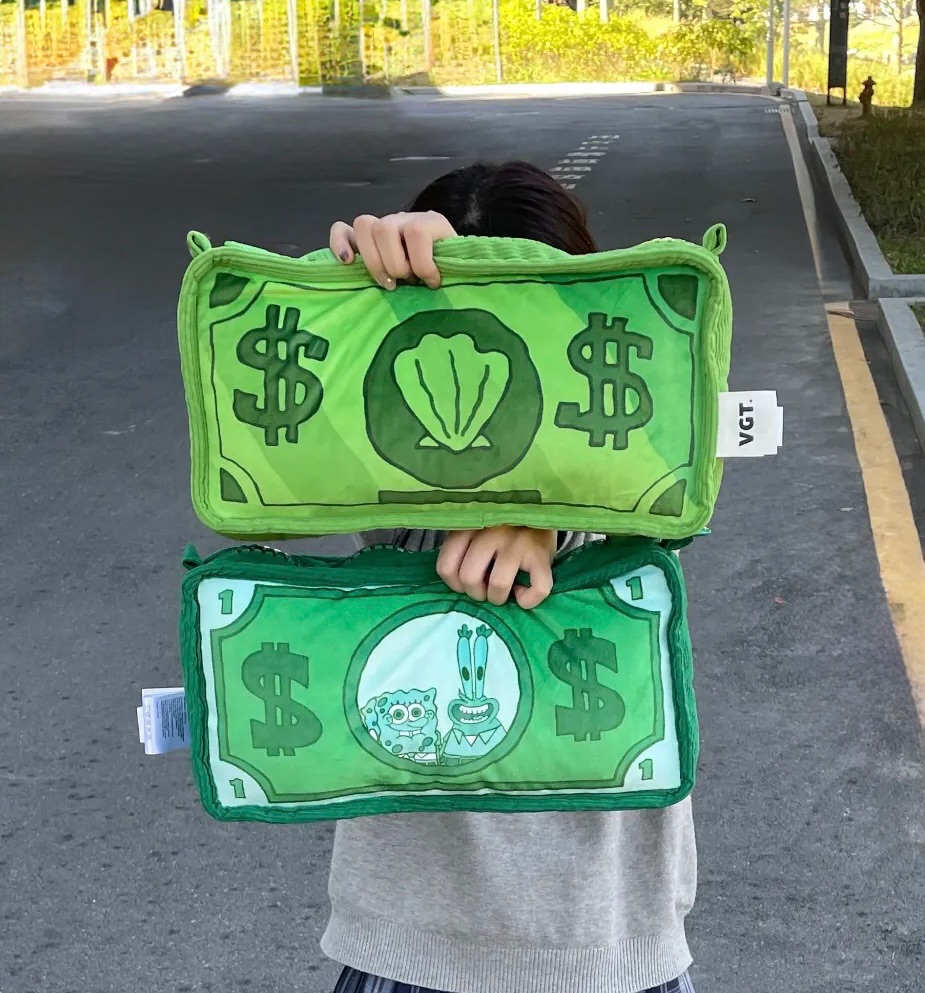 《正版預購》VGT X 海綿寶寶 鈔票造型抱枕