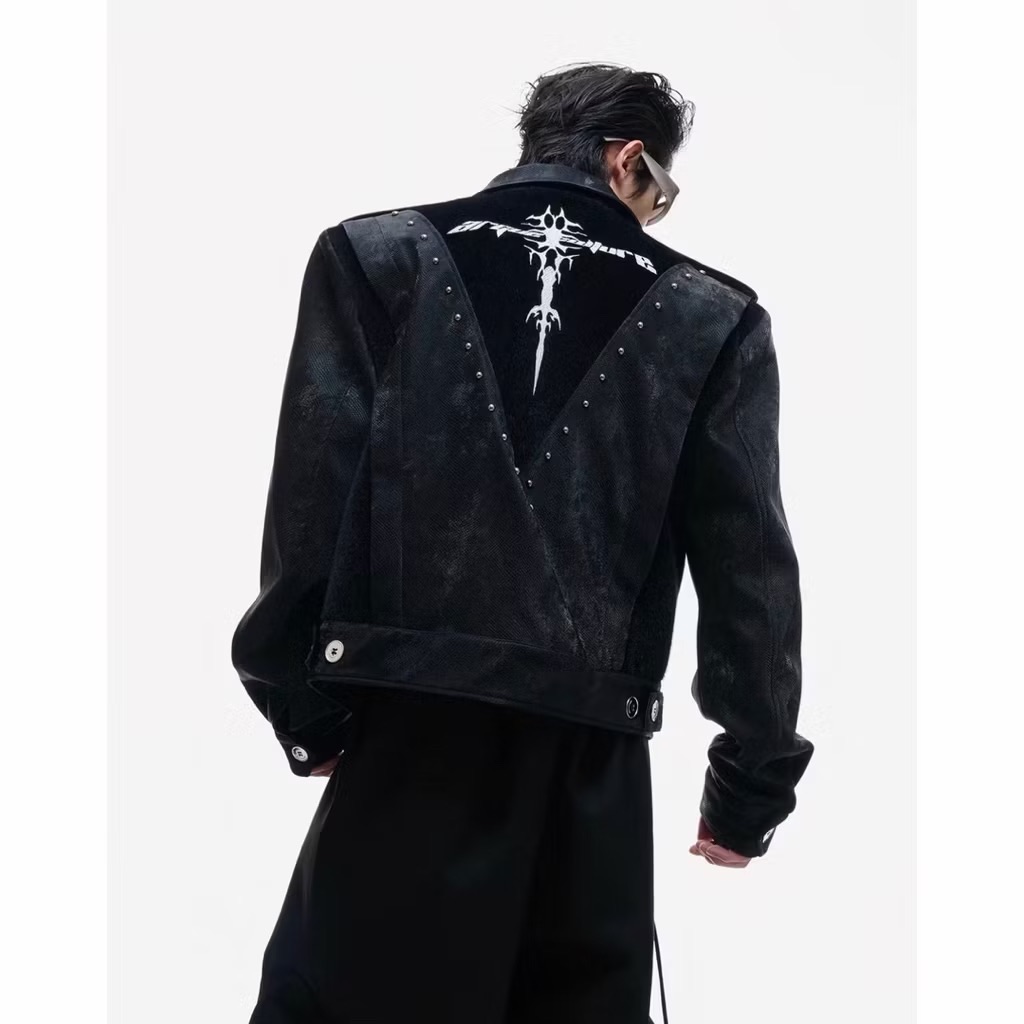 【Eternity】刃眼倒刺重磅鉚釘十字架刺繡設計感蛇紋皮衣短版 龐克夾克假兩件外套