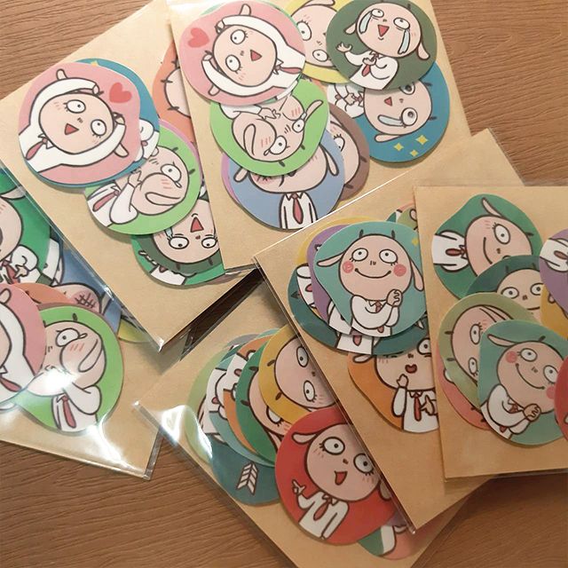 【有人在嗎】愛笑羊貼紙