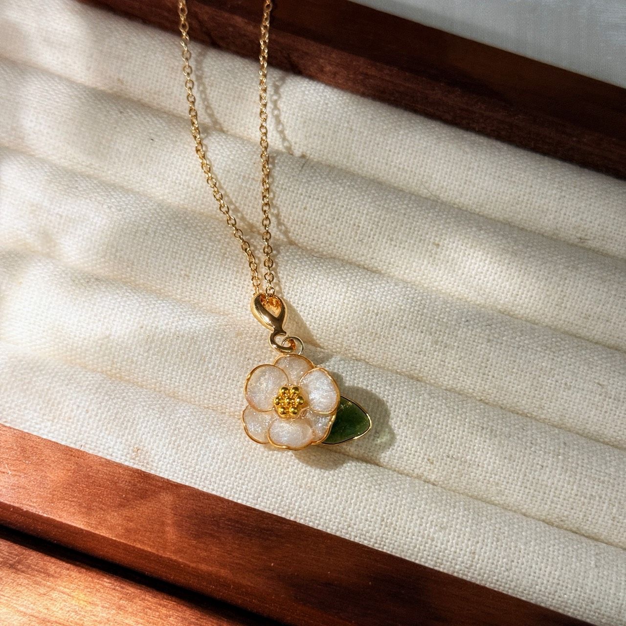 山茶花開˖ ࣪⊹