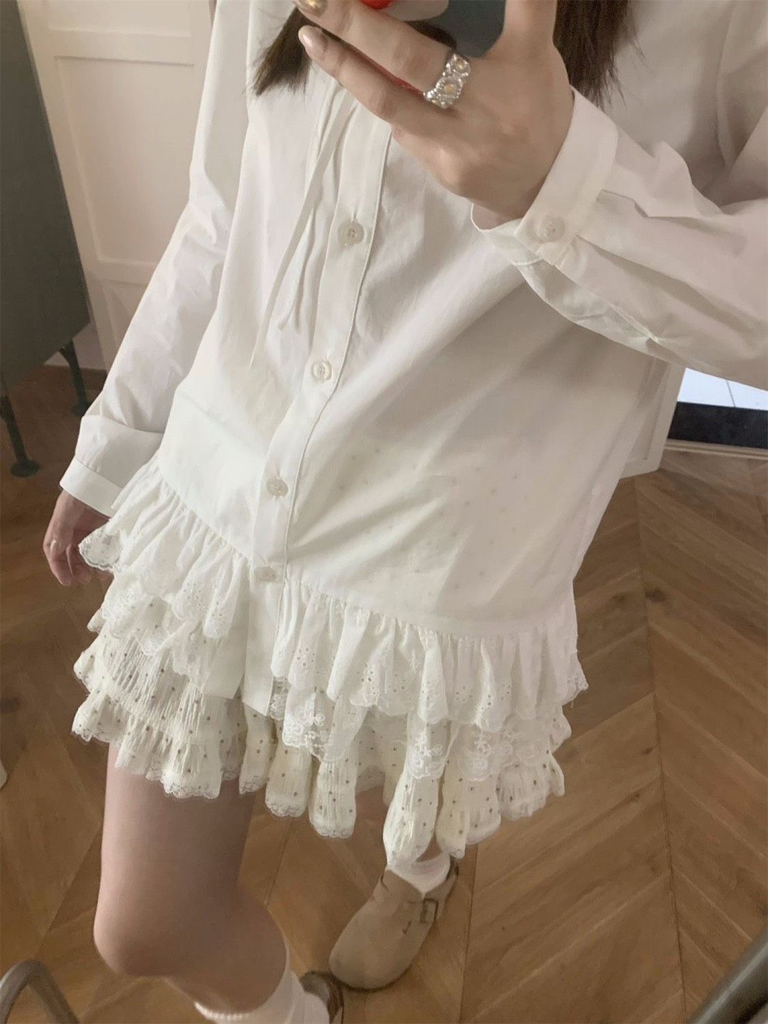 疊穿必備 蕾絲花邊小裙襬娃娃領襯衫 ୨୧ ̊。