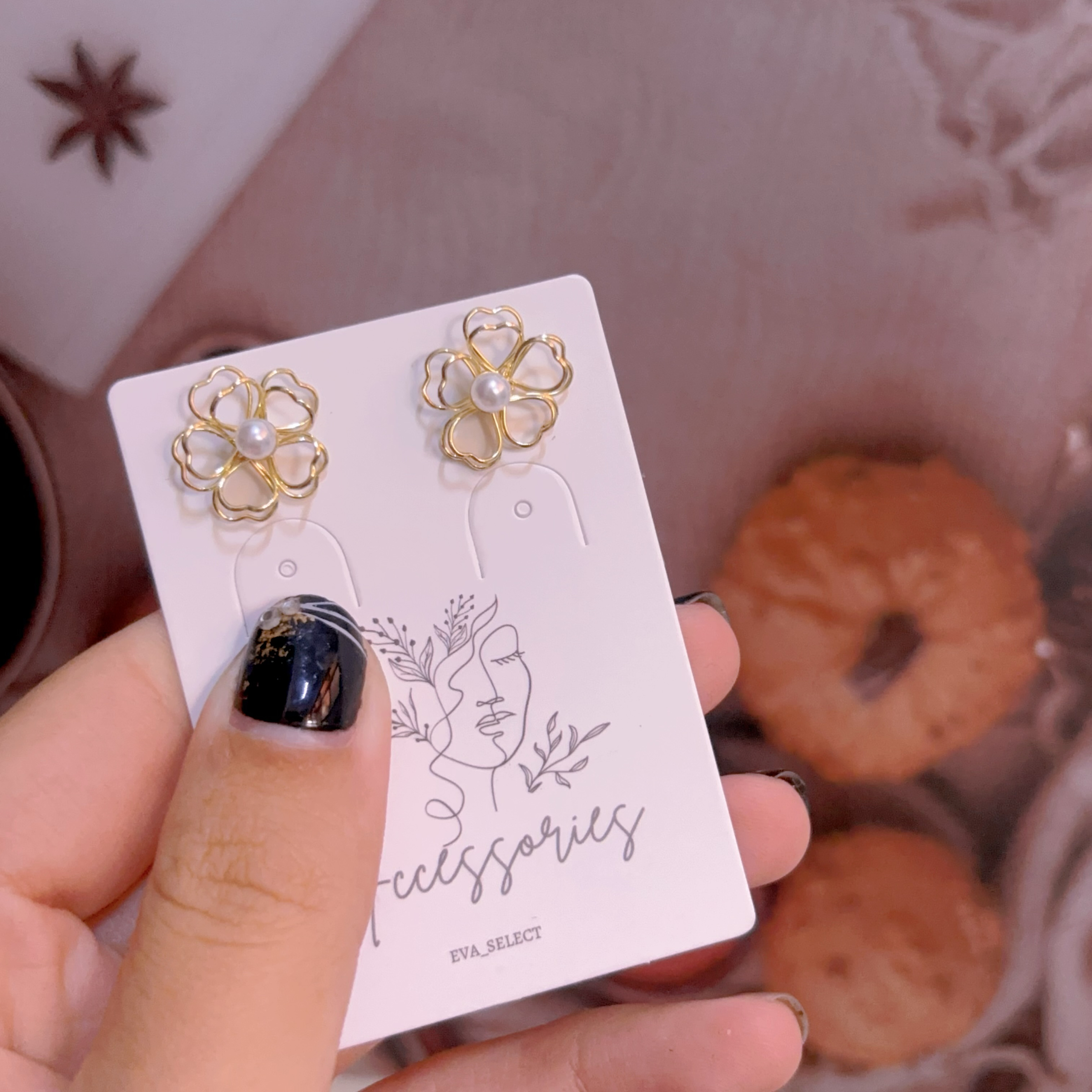 鏤空珍珠花花耳環