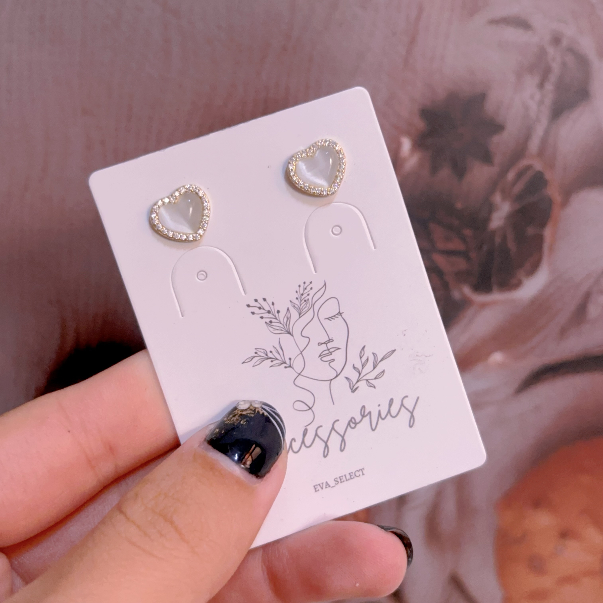 愛心貓眼石貼耳耳環