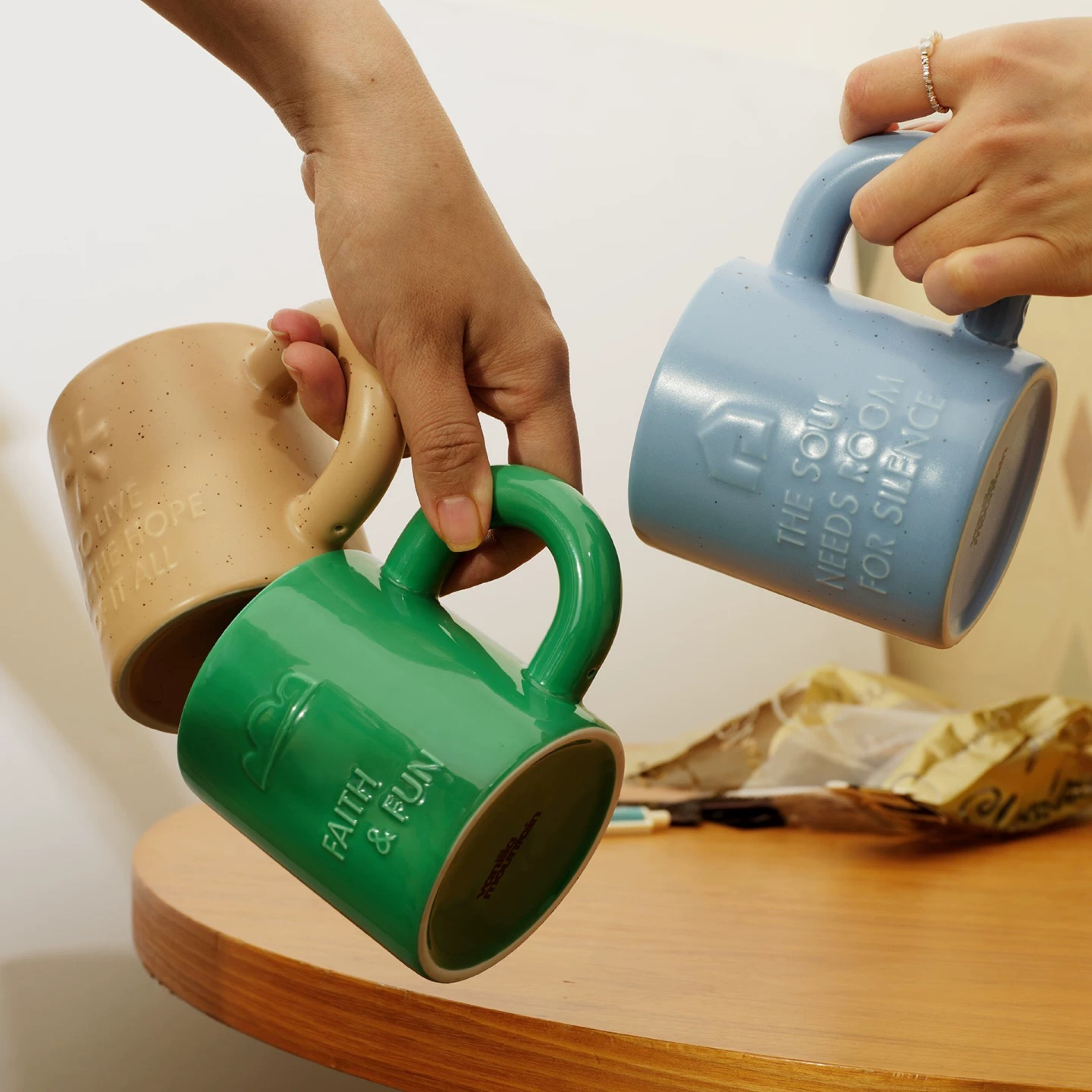 浮雕文字陶瓷馬克杯