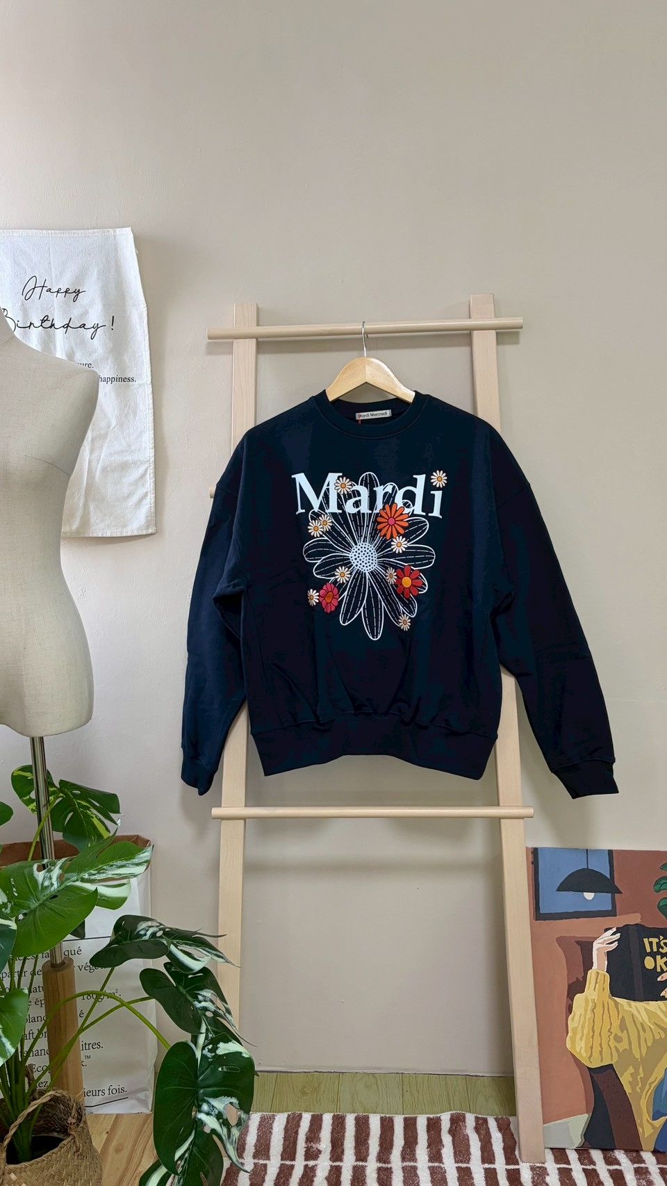 [現貨] 正韓選品🇰🇷 3zhi. Mardi Mercredi印花大學T 深藍色白字 經典小雛菊 繽紛多花