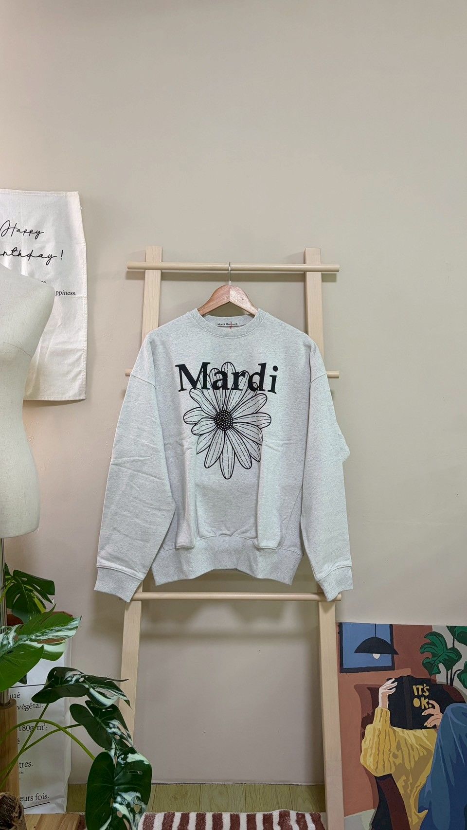 [現貨] 正韓選品🇰🇷 3zhi. Mardi Mercredi印花大學T 燕麥色黑字 經典小雛菊