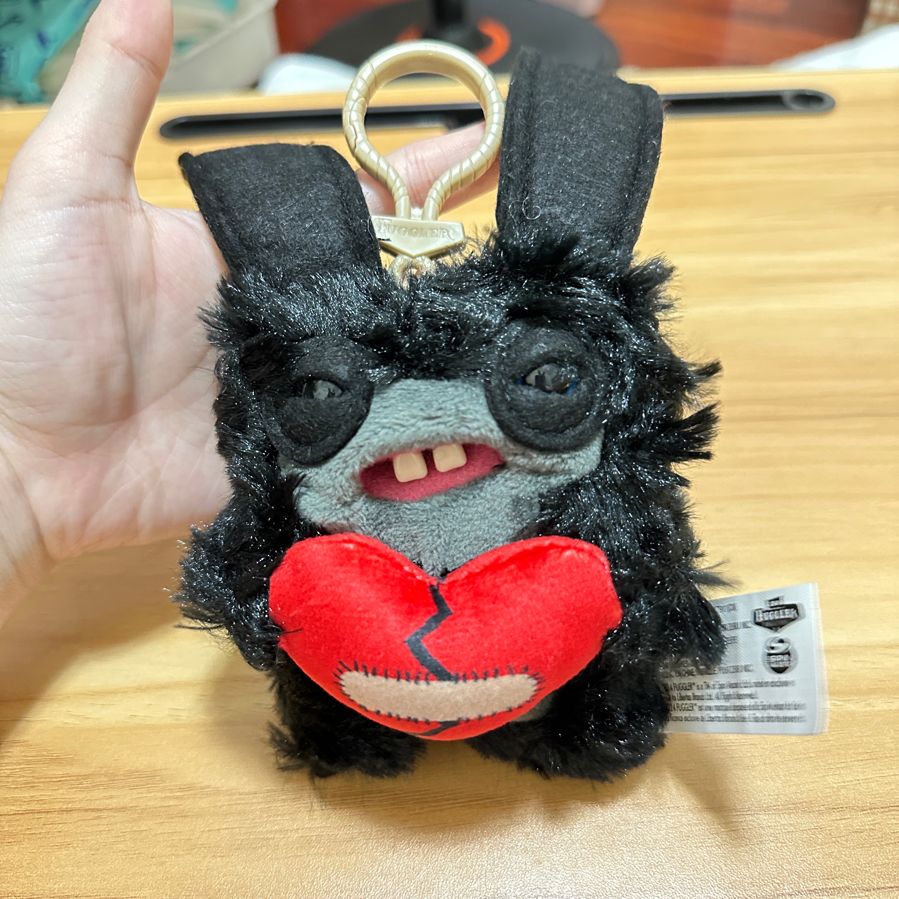 黑色牙寶吊飾