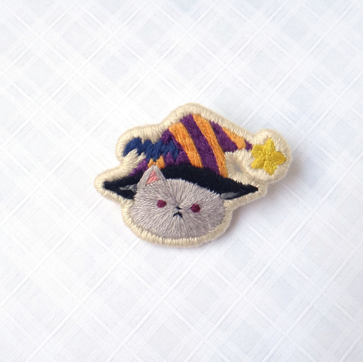 刺繡別針/可愛魔女貓/手工刺繡