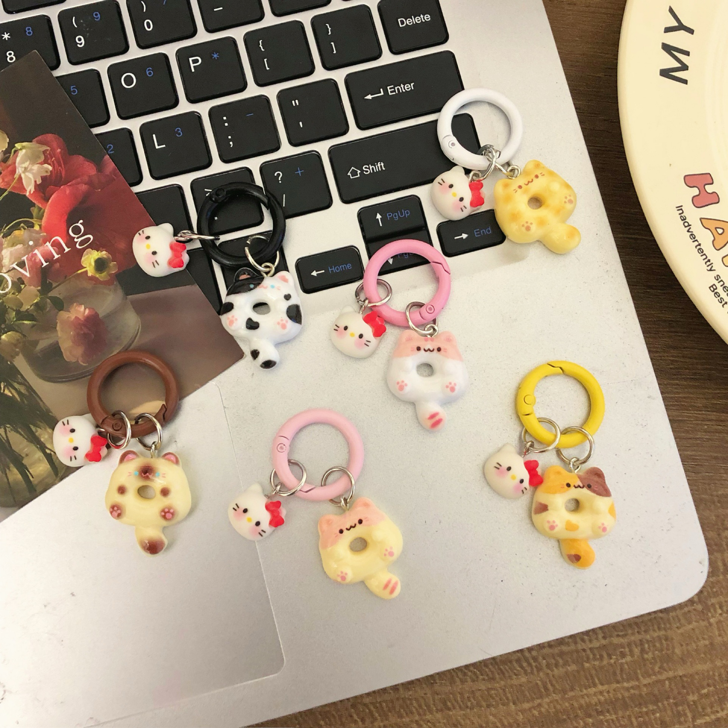 不想被吃掉！🐱 貓咪甜甜圈吊飾