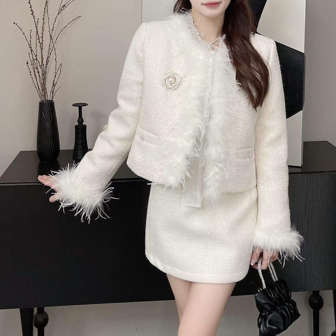 法式小香風 粗毛呢拼接夾絲絨短款外套 微A字短裙（兩件套）粉、白