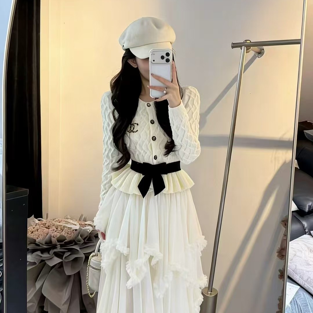 韓系名媛風 小香風菱格紋針織上衣 蝴蝶結腰帶 不規則半透紗裙（兩件套）