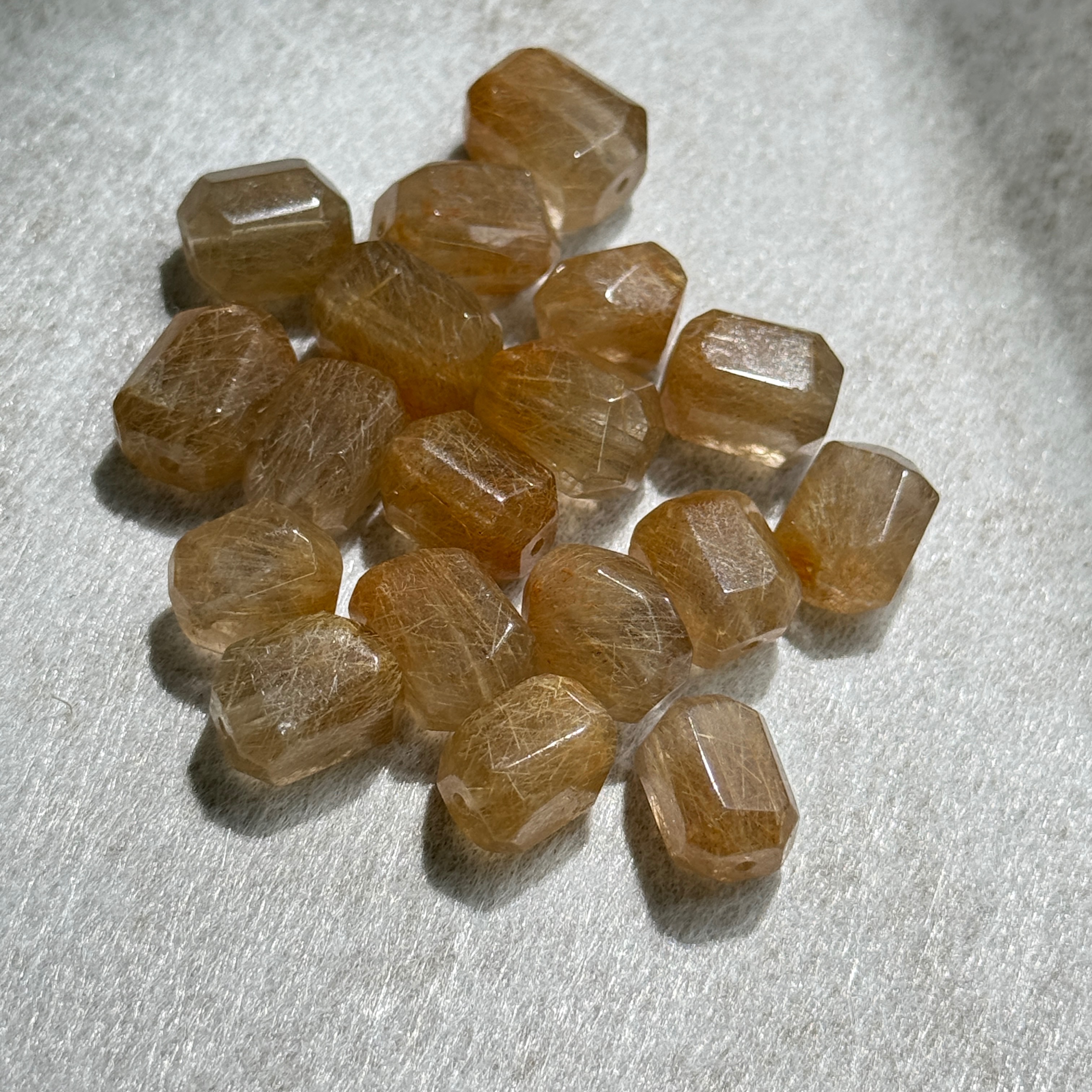 金髮晶 隨形切