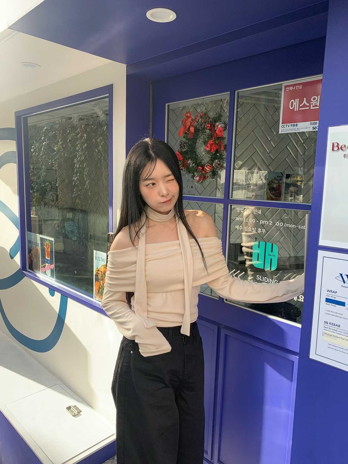 🏷ʏᴜɴᴀ’s ·正韓代購🇰🇷柔垂肩線🥀一字領露肩長袖上衣+脖圍set