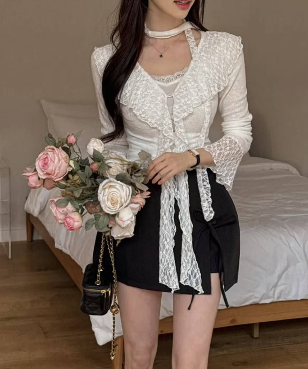 現貨+預購ෆ🏷ʏᴜɴᴀ’s ·正韓代購🇰🇷細蕾流線🥀荷葉邊蕾絲上衣+蕾絲脖圍set