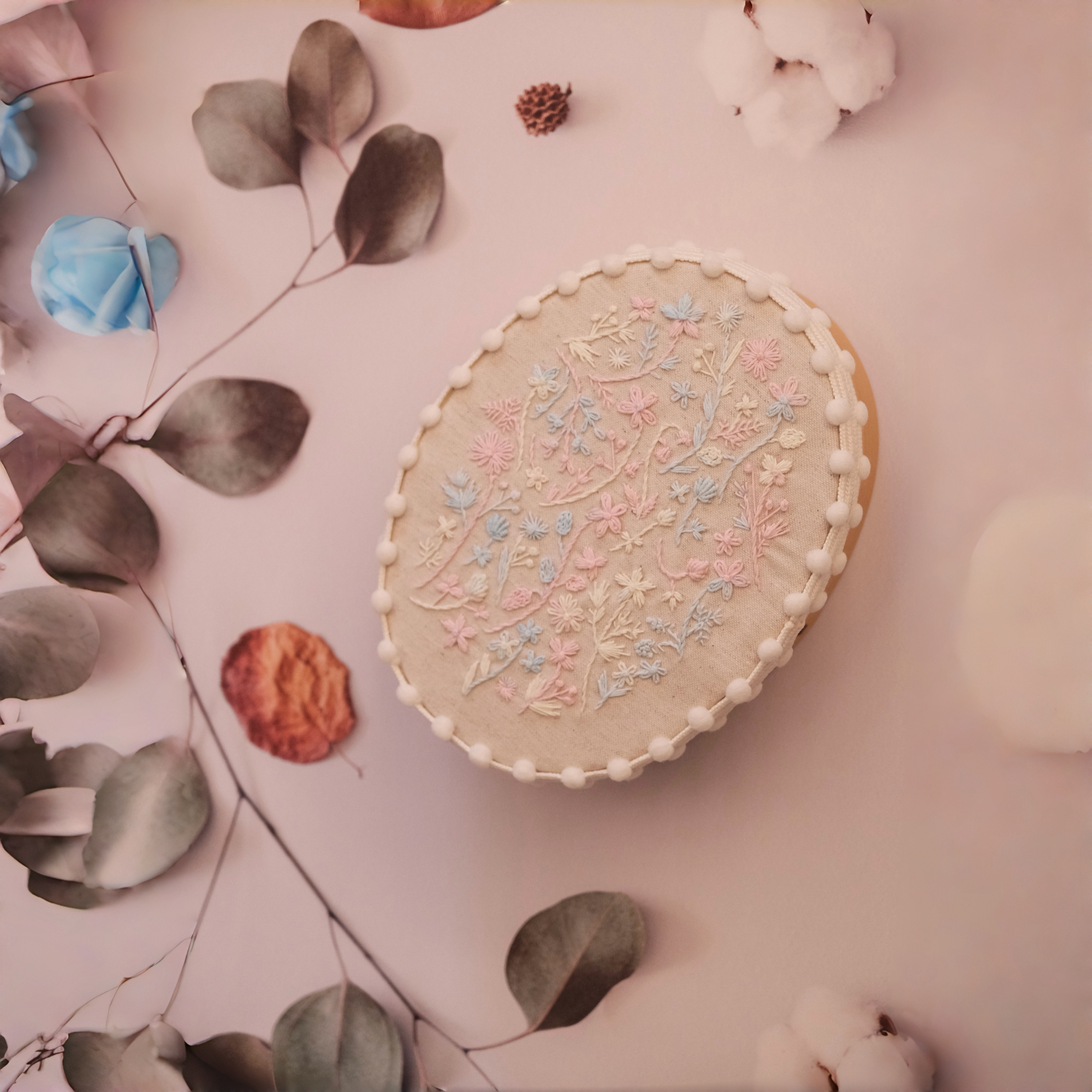 🎀ChiFLeur綺花手作🌸刺繡🪡-🌷 溫柔花園橢圓木製收納盒‼️刺繡和珠繡類的商品大都只有一個喲‼️