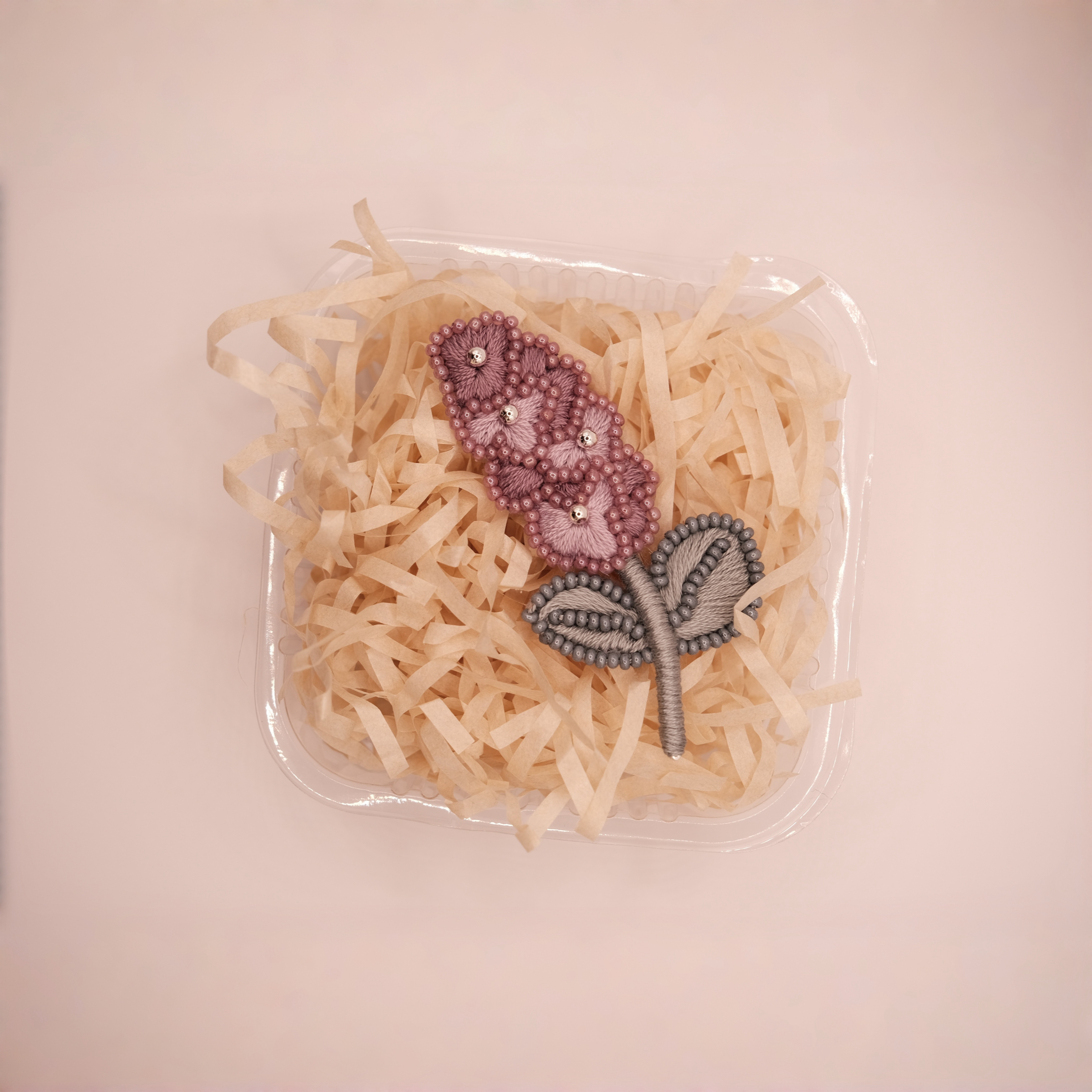 🎀ChiFLeur綺花手作🌸珠繡🪡-🪻漸層紫丁香胸針 ‼️‼️‼️刺繡和珠繡類的商品大都只有一個喲‼️‼️‼️