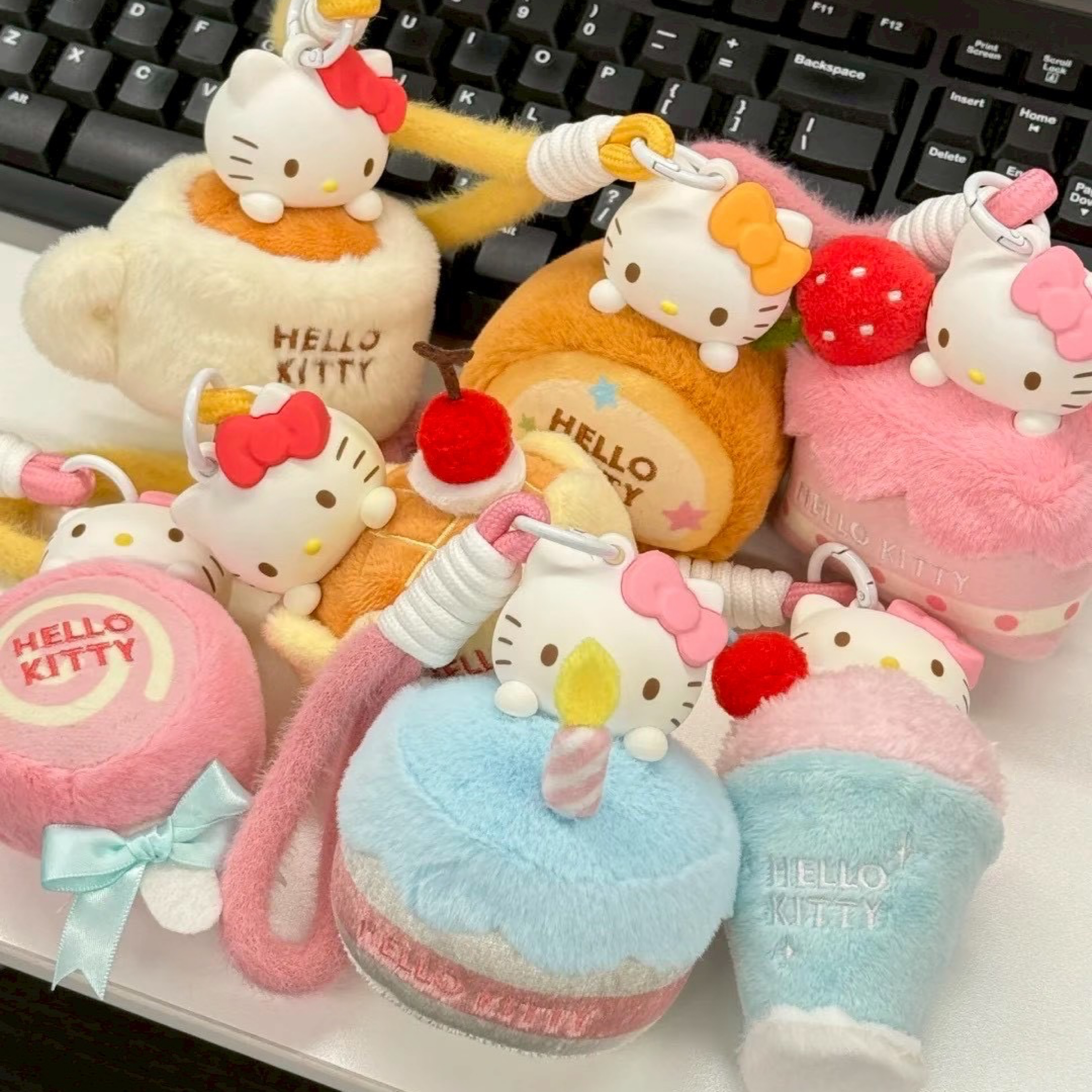MINISO凱蒂貓甜蜜工坊毛絨香薰盲盒