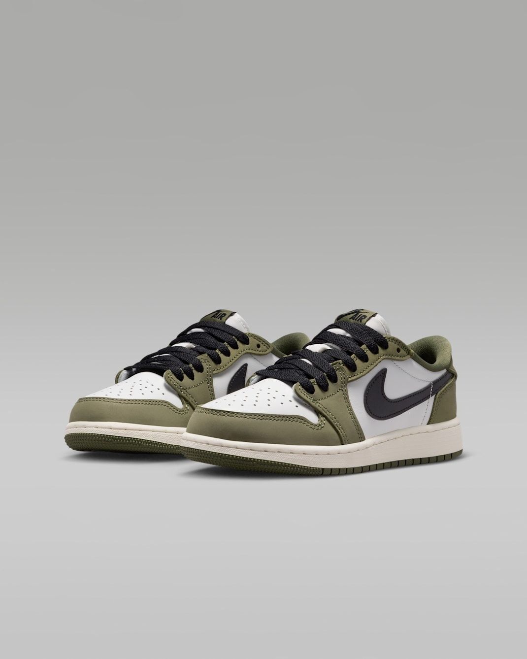 Nike Air Jordan 1 Retro Low OG 橄欖綠麂皮 GS HQ6999-200