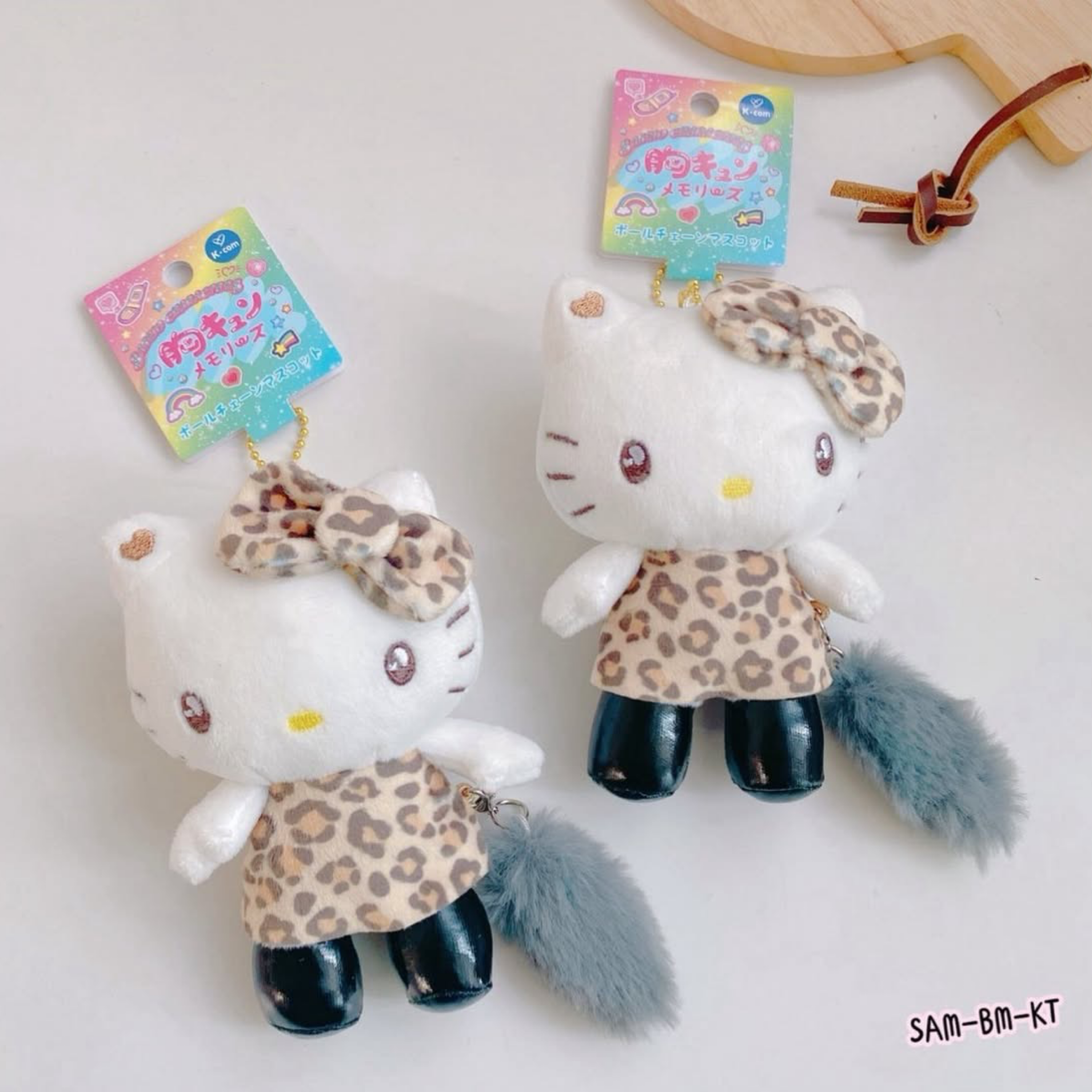 日本 三麗鷗 毛球 豹紋 kitty 吊飾