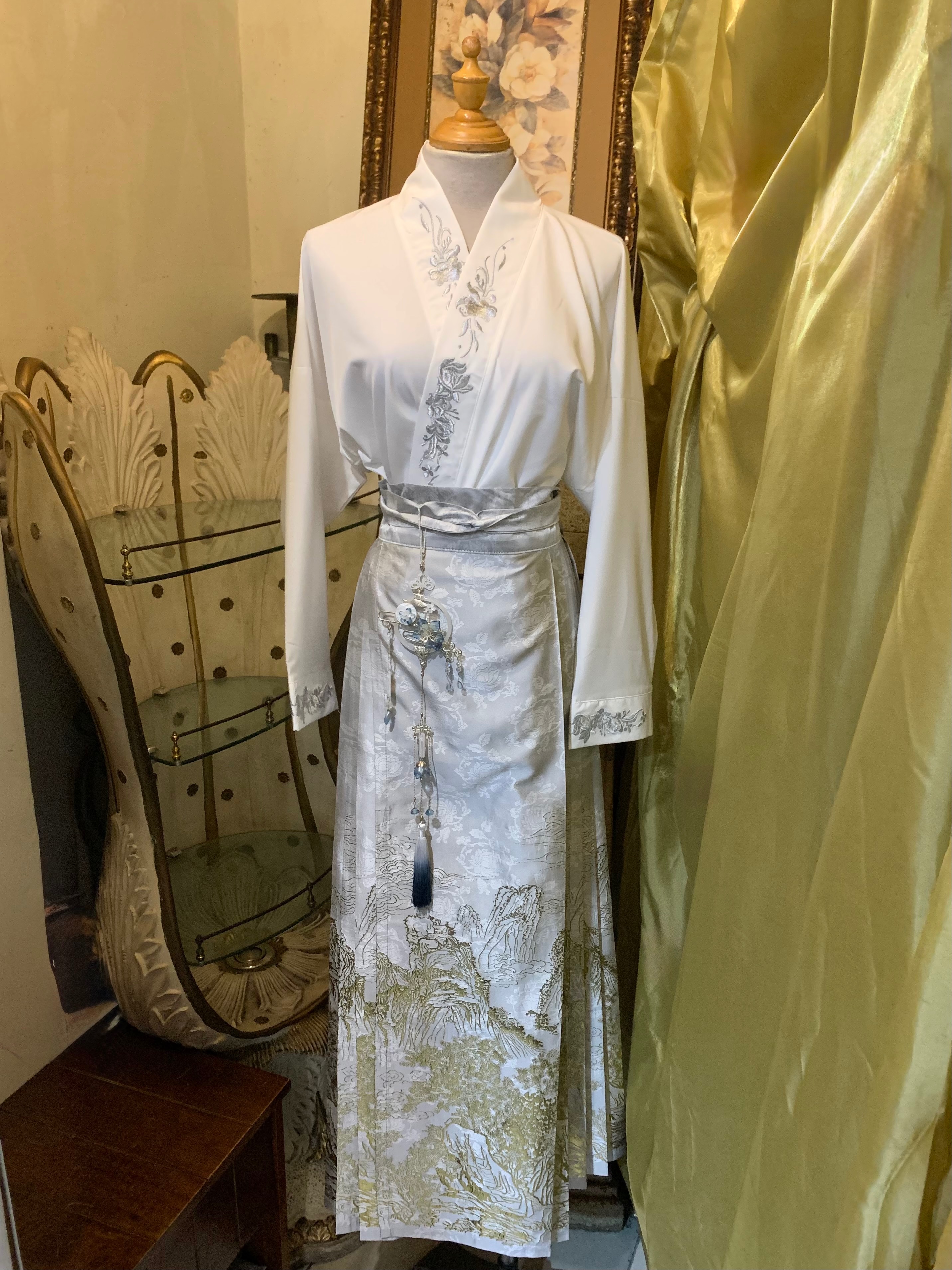 灰色織金山水馬面裙