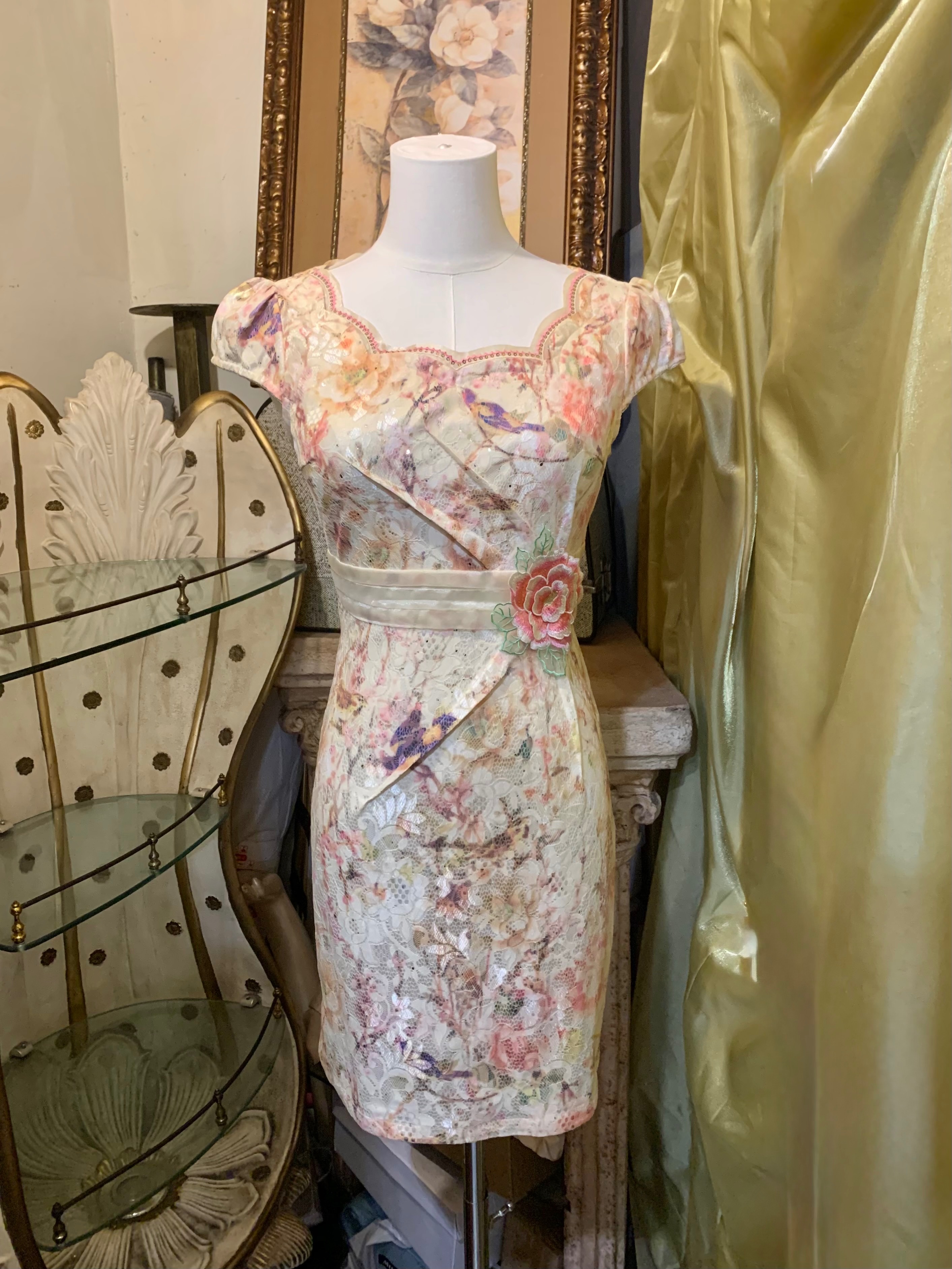 花瓣領複合蕾絲洋裝