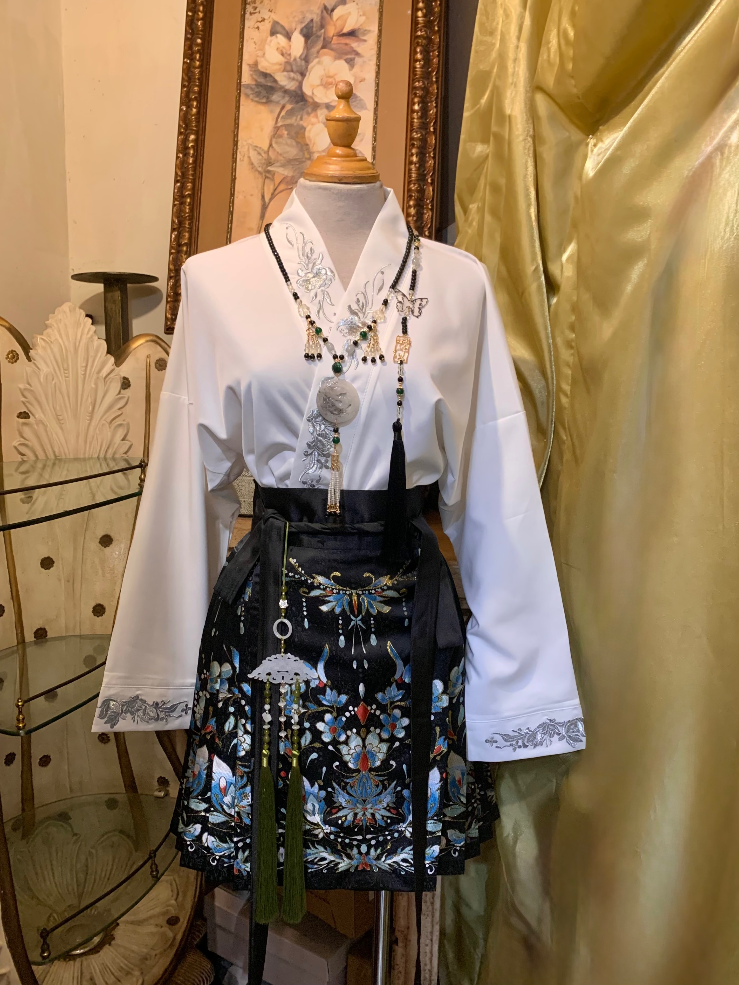  暗紋緹花織金短馬面裙套裝