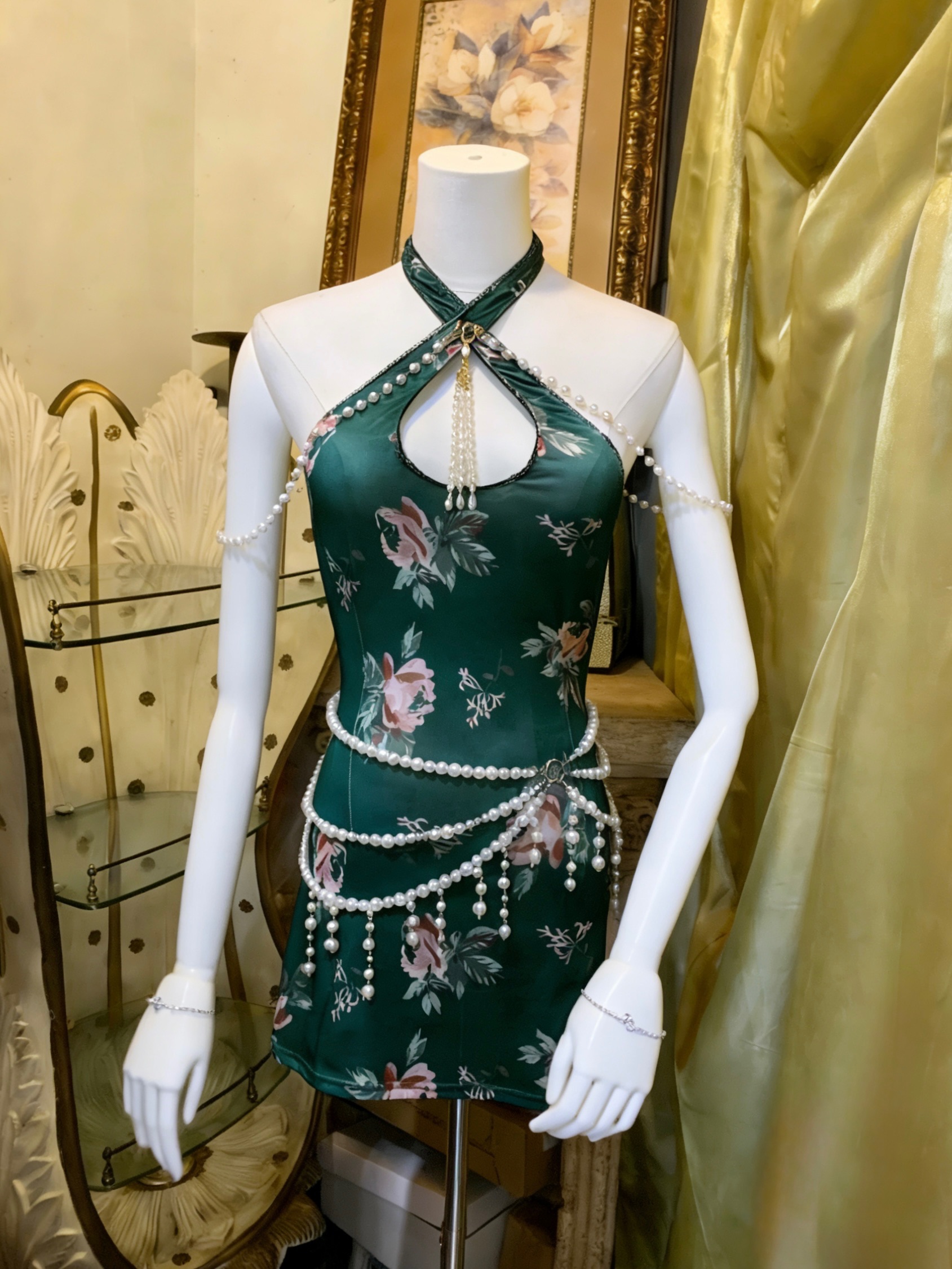 珍珠鏈露背彈力洋裝