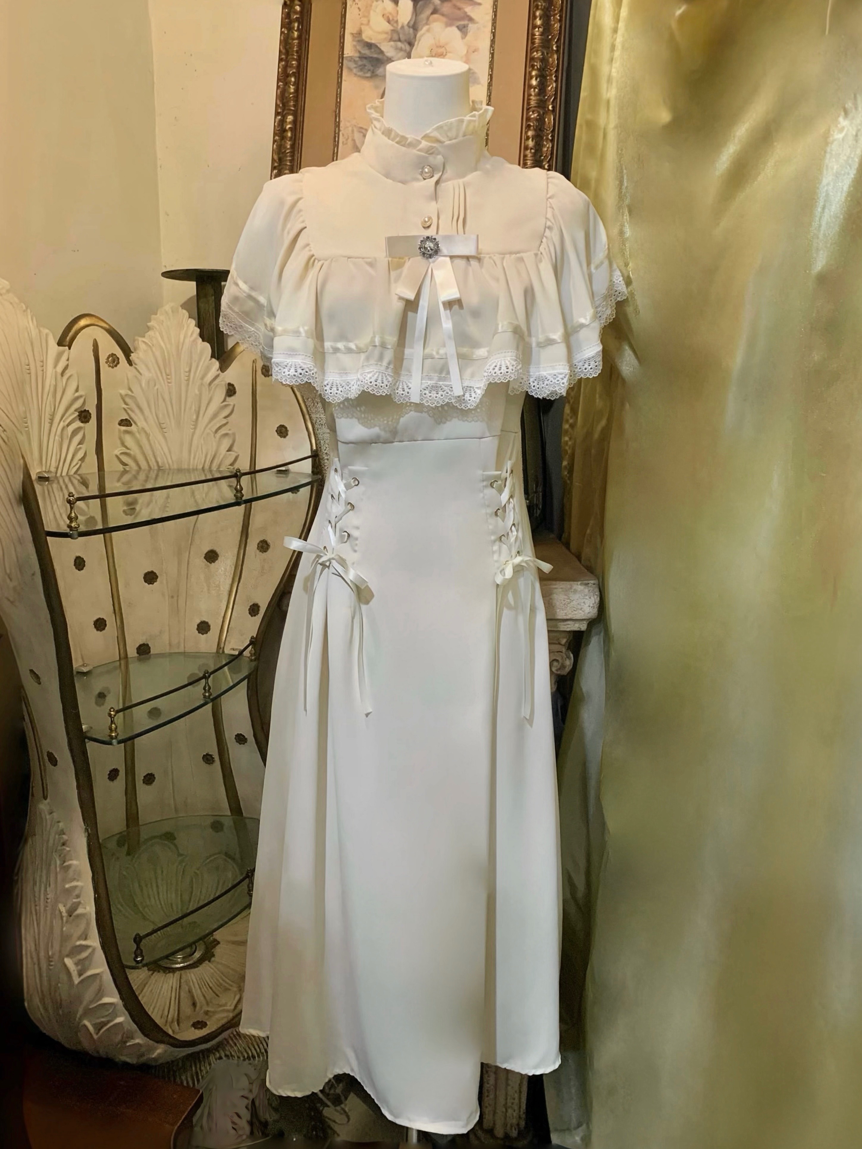 米黃色蕾絲收腰假兩件斗篷洋裝