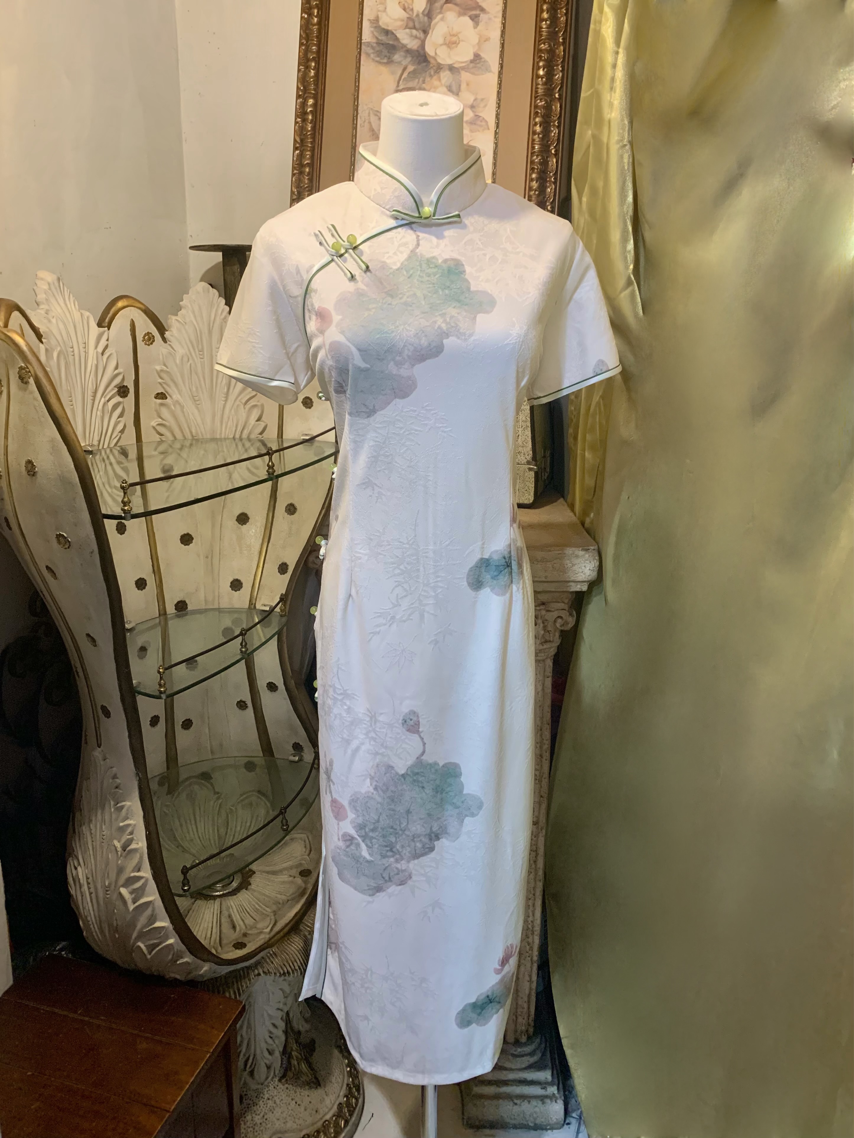 大尺碼 水墨蓮花彈力重磅緹花側八扣旗袍