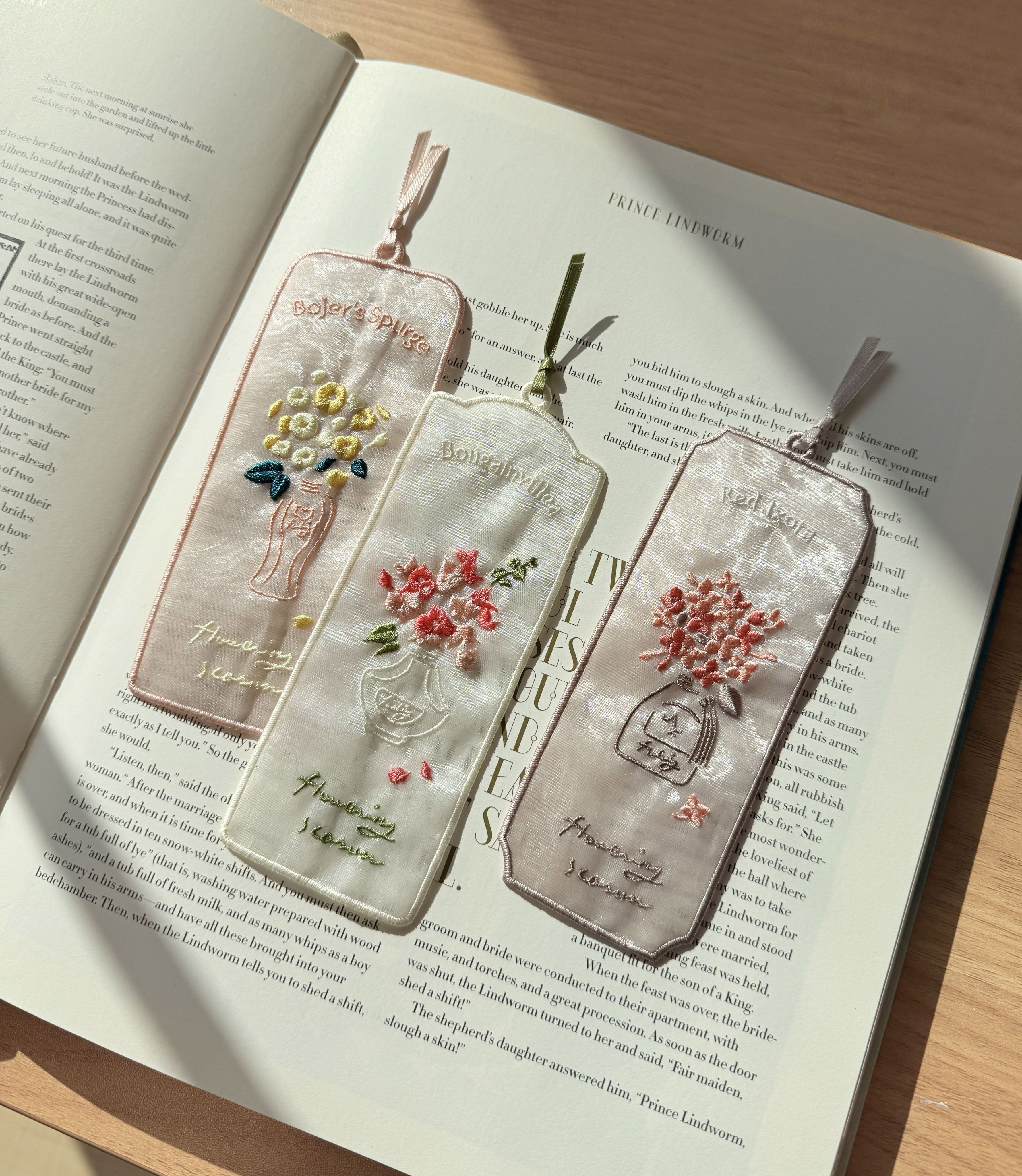 flowering season 花季｜珍珠紗刺繡書籤