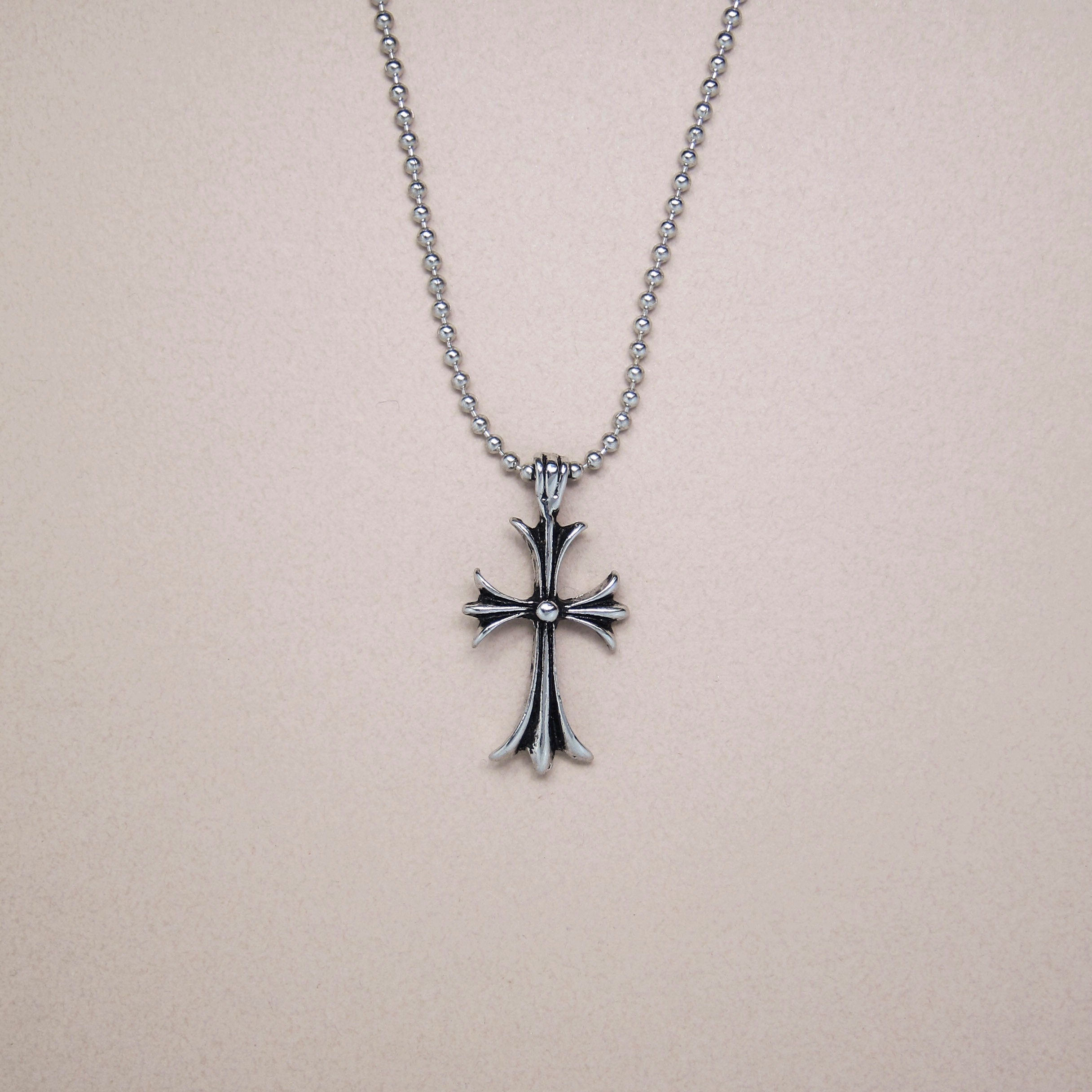 grace｜復古燻黑十字架項鍊