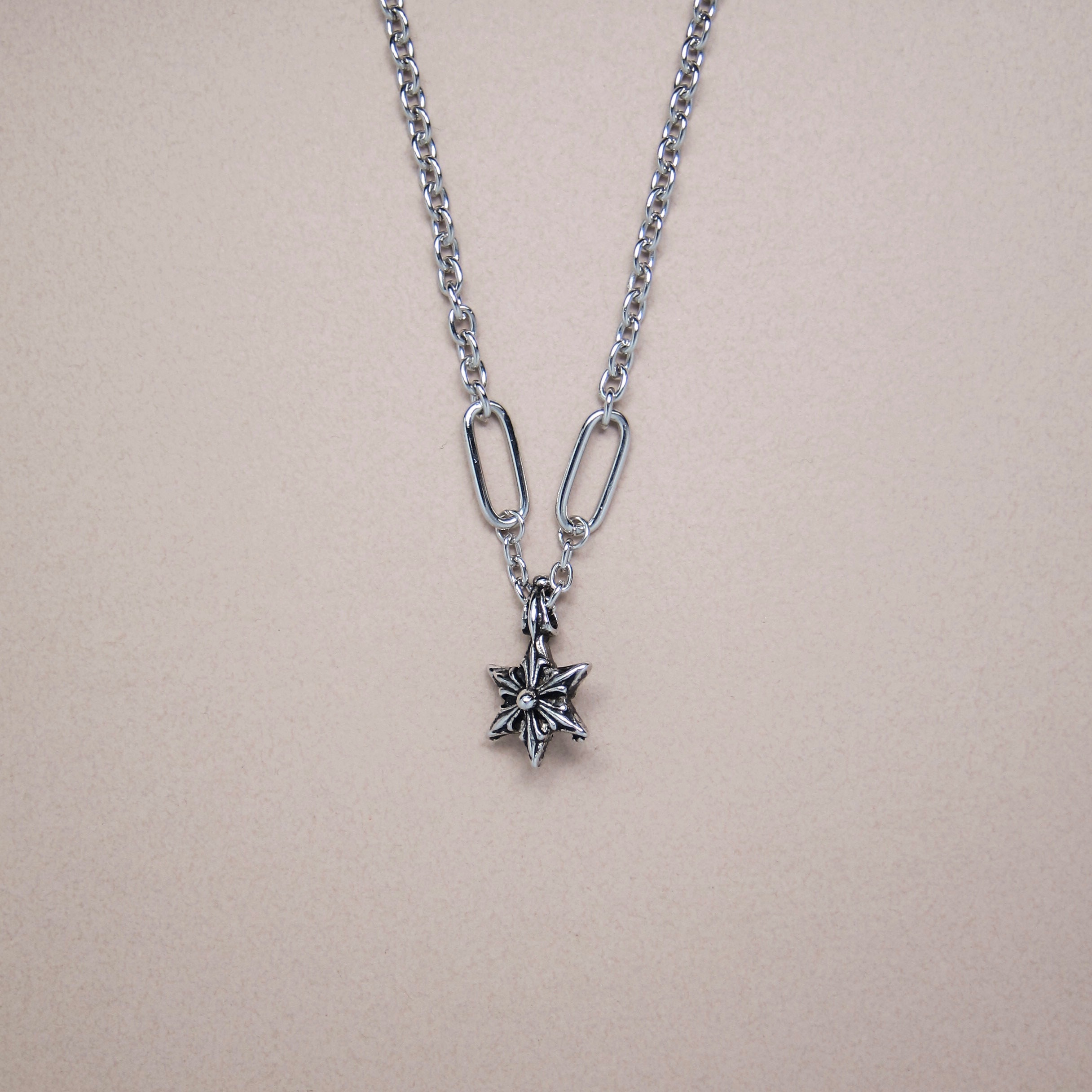 grace｜星芒十字項鍊
