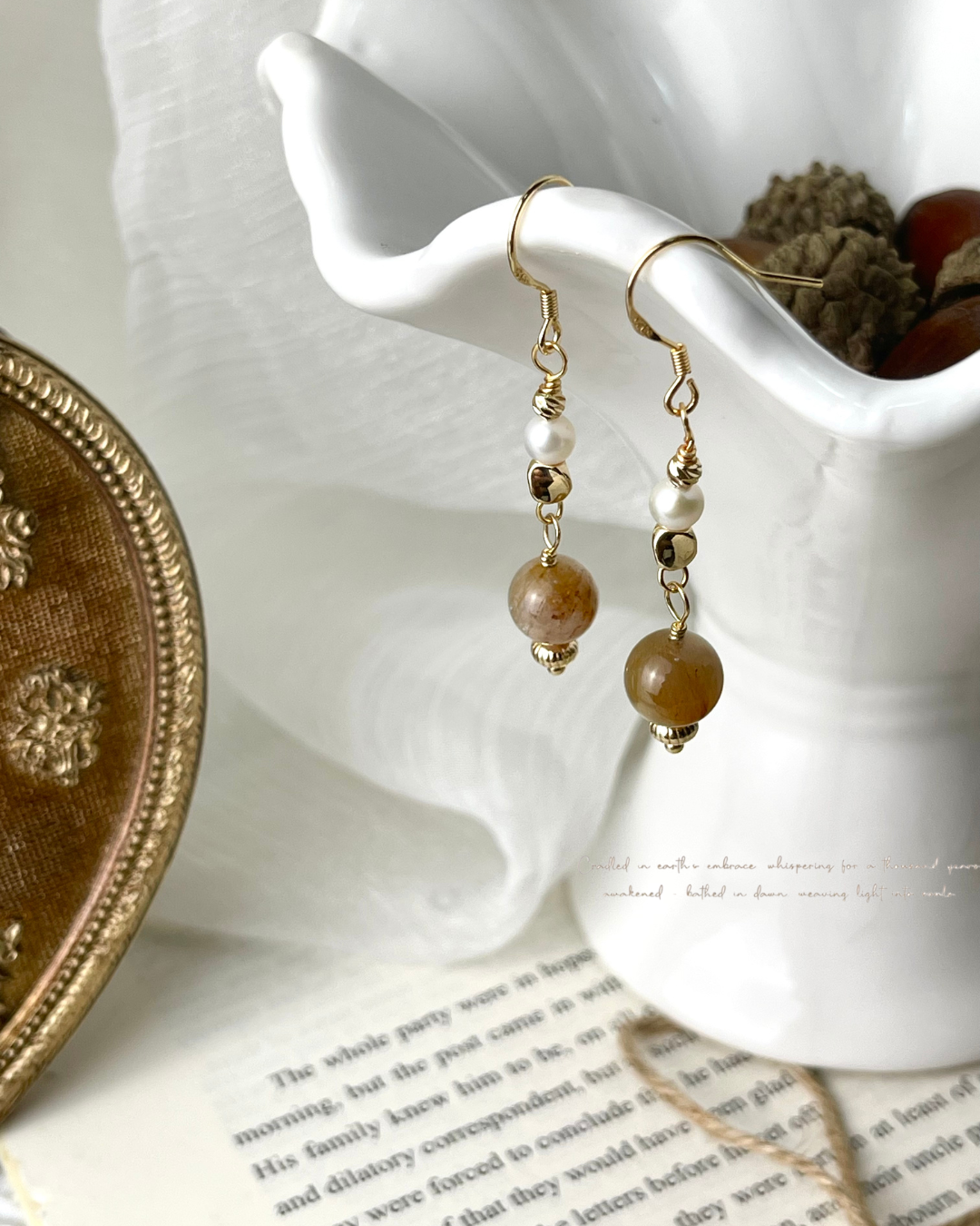 【秋曳・光晌】午後煦光丨兔毛水晶 淡水珍珠耳環 （可改夾）