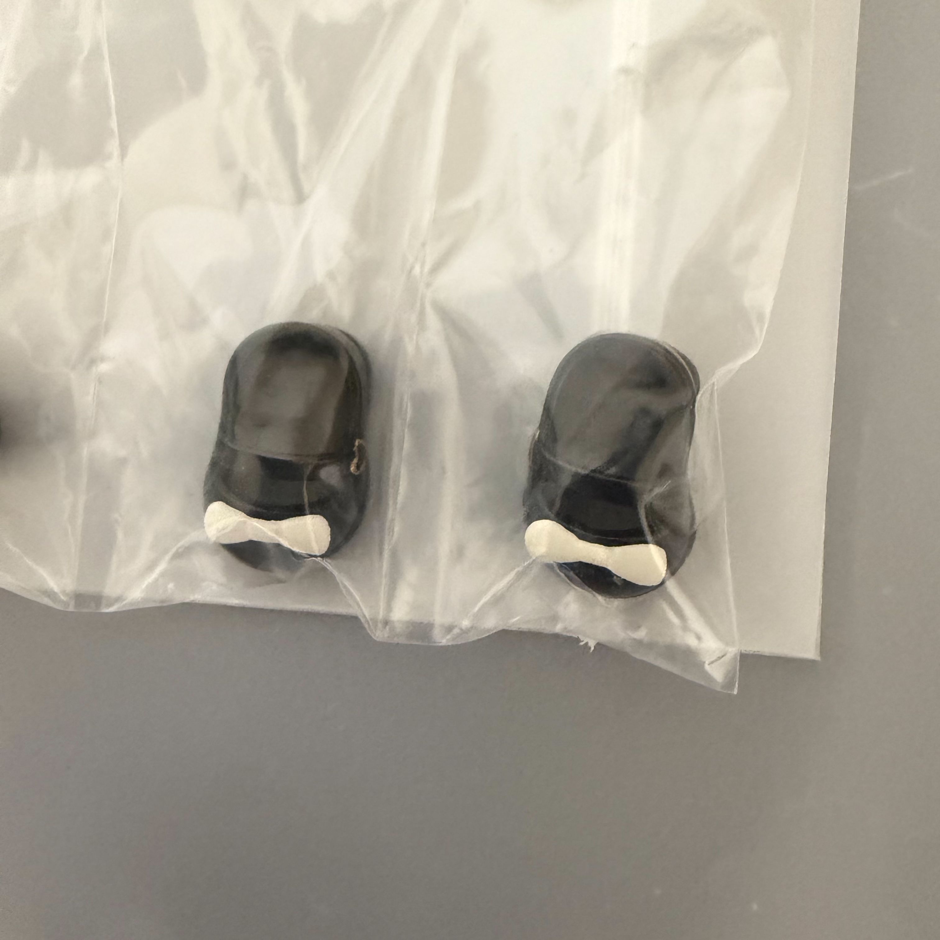 人腿素體用黑皮鞋