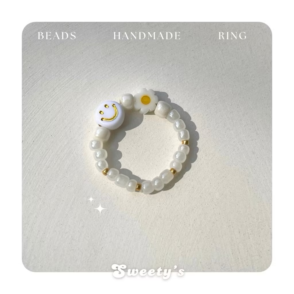 𝓢𝔀𝓮𝓮𝓽𝔂′𝓼 手工串珠戒指｜微笑白色花花