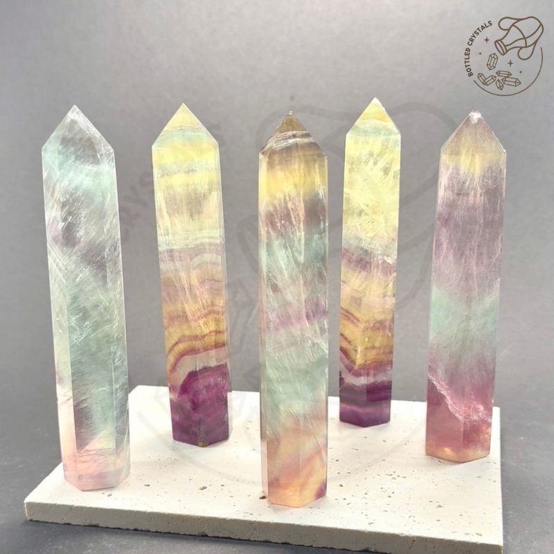 天然彩虹螢石水晶柱｜高顏值療癒系擺件
