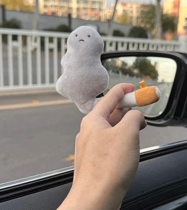 「很躁就來一根」絨毛吊飾