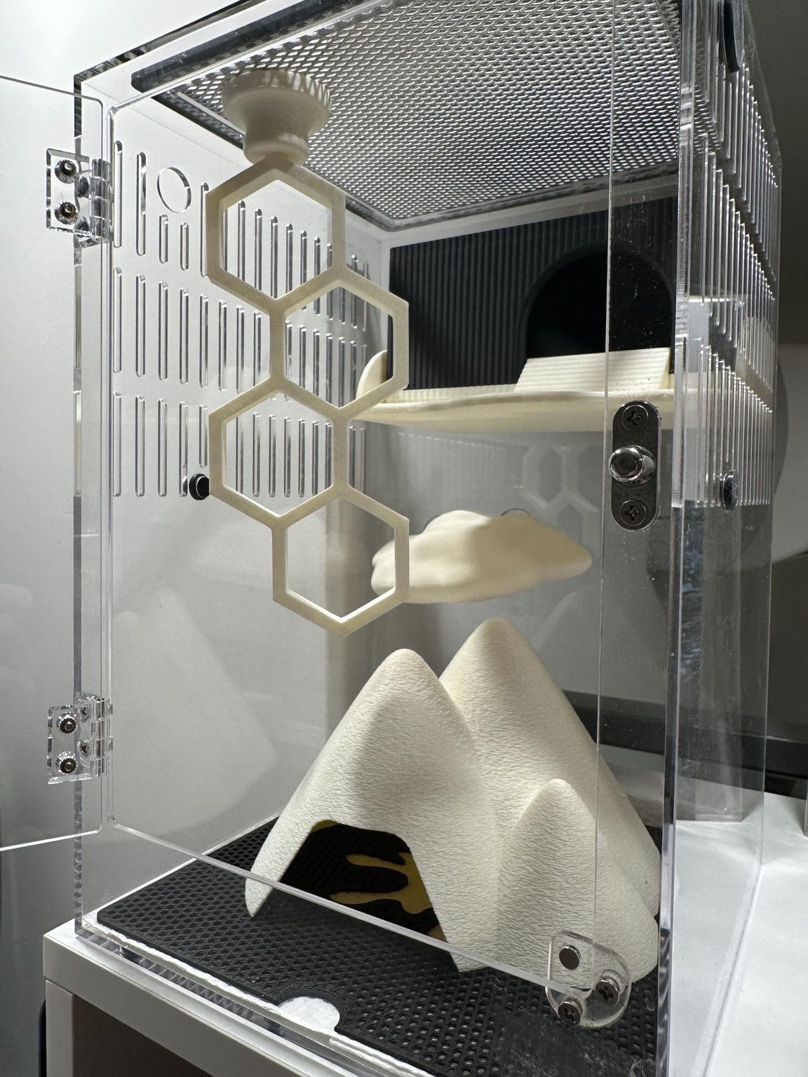 山群造型躲避屋