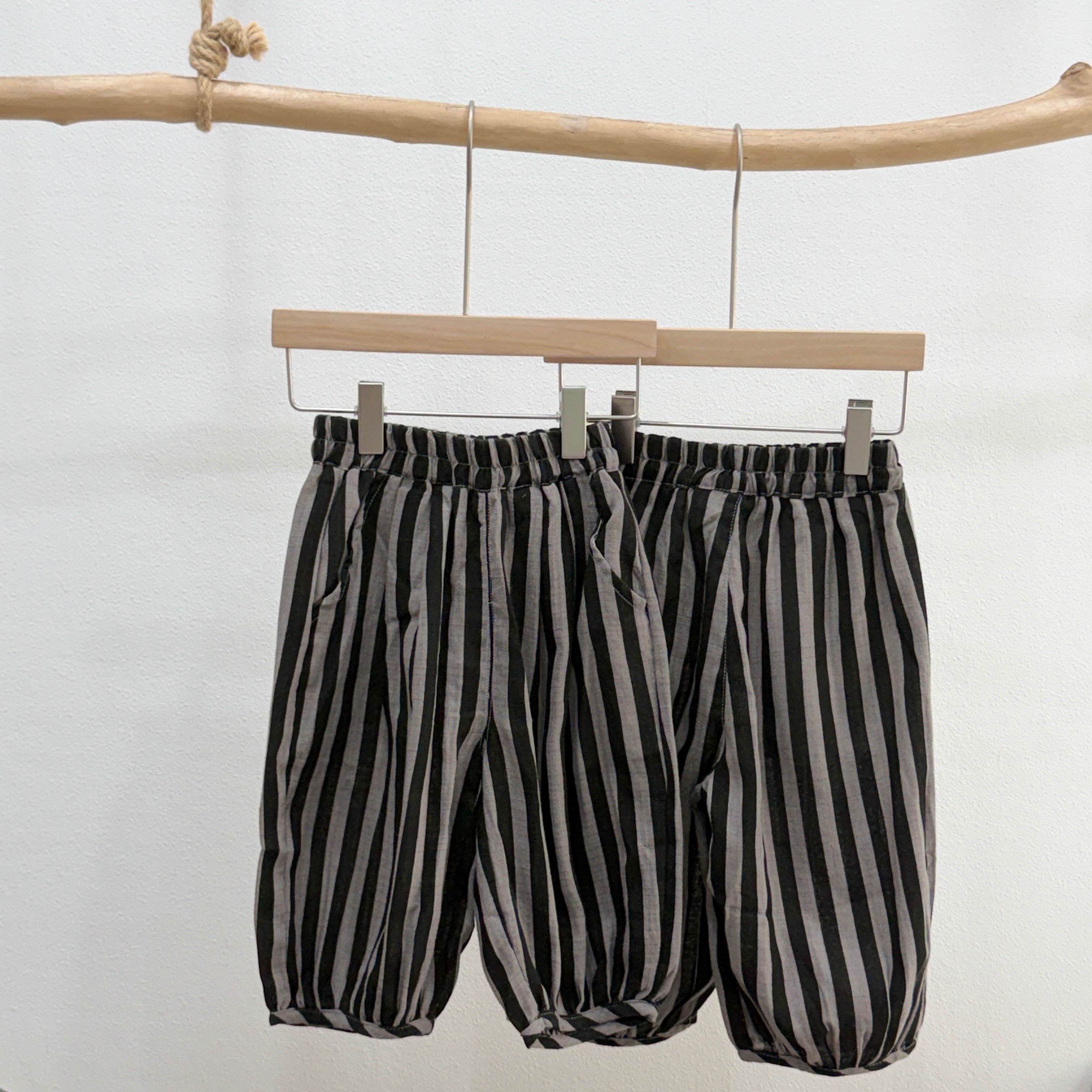 黑灰條紋休閒褲