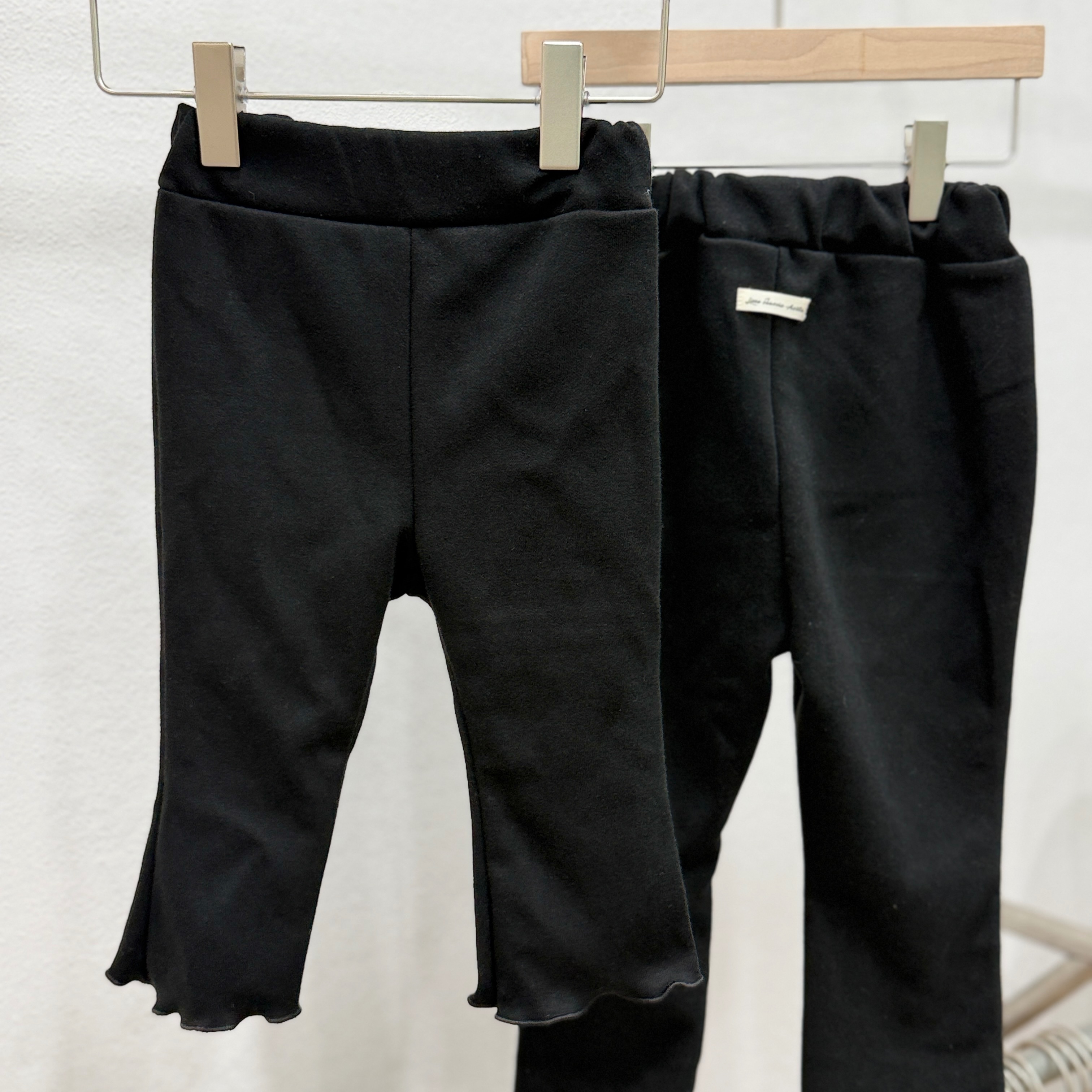 🇰🇷現貨｜AOSTA 黑色喇叭褲 | 偏小建議大一號