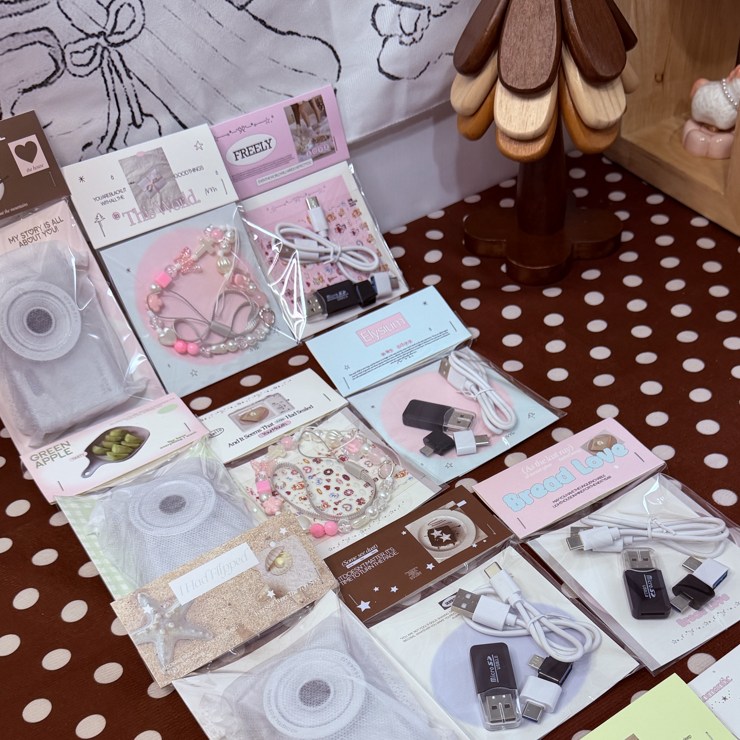 y2kccd相機實拍圖～512G🎀（附USB、轉接器、充電線、裝飾貼紙、圖上吊飾以及y2k吊飾）
